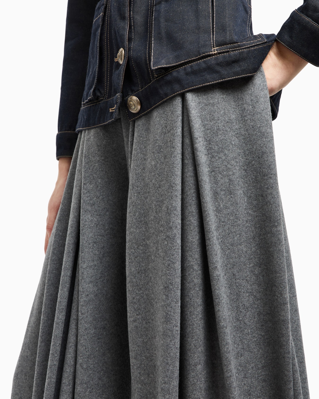 Double-pleat trousers in virgin wool cloth Slide 5