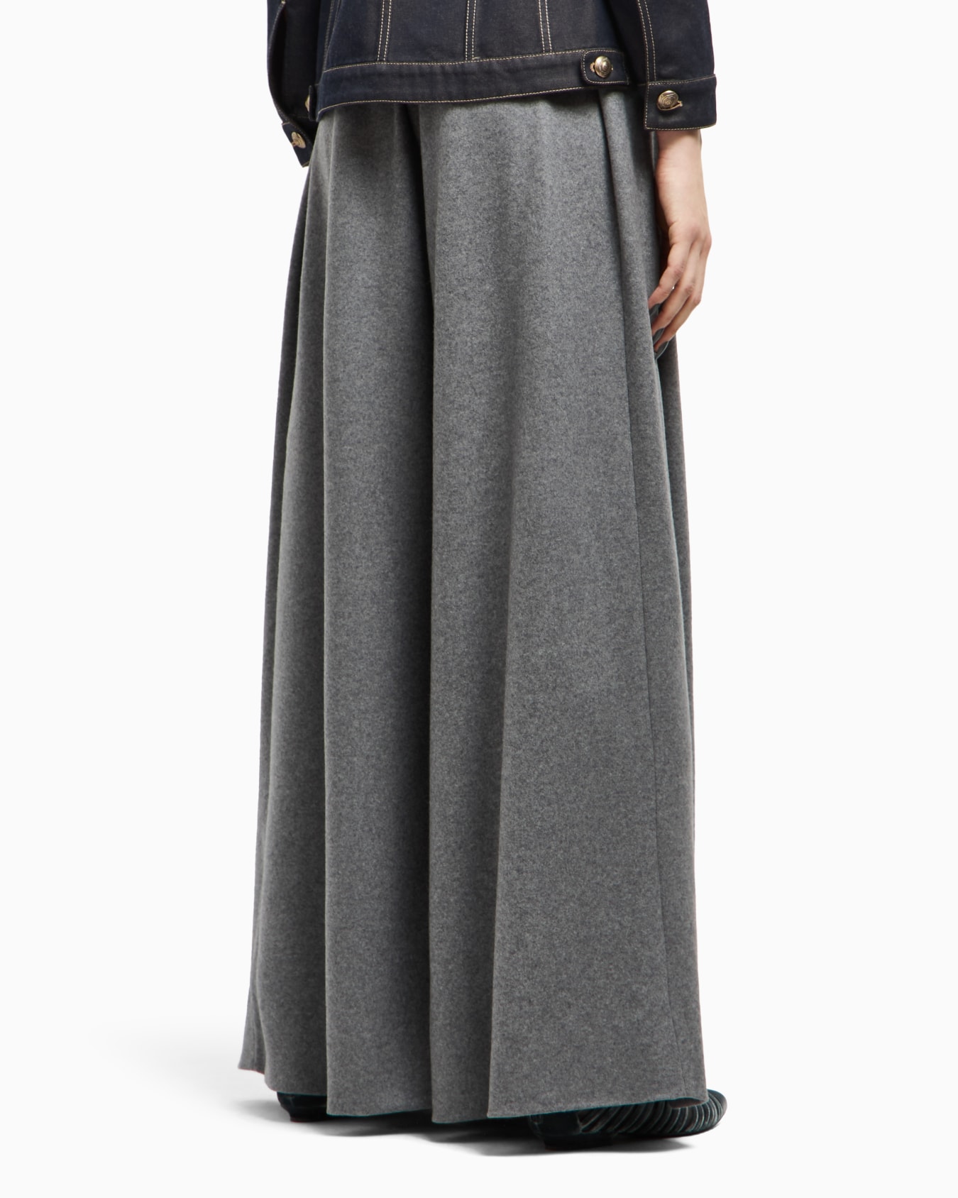 Double-pleat trousers in virgin wool cloth Slide 3