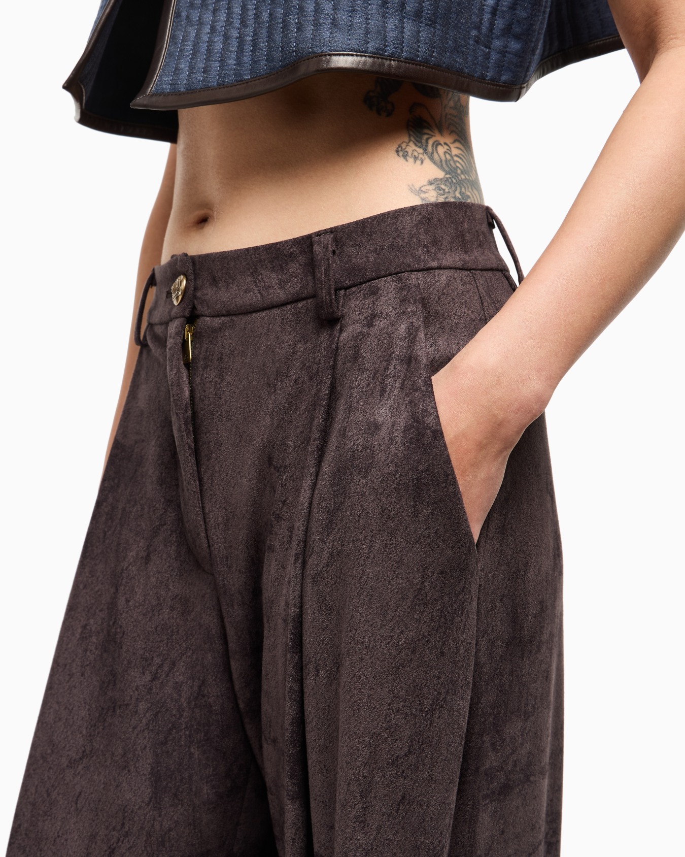 Single-pleat trousers in suede-effect jersey Slide 5