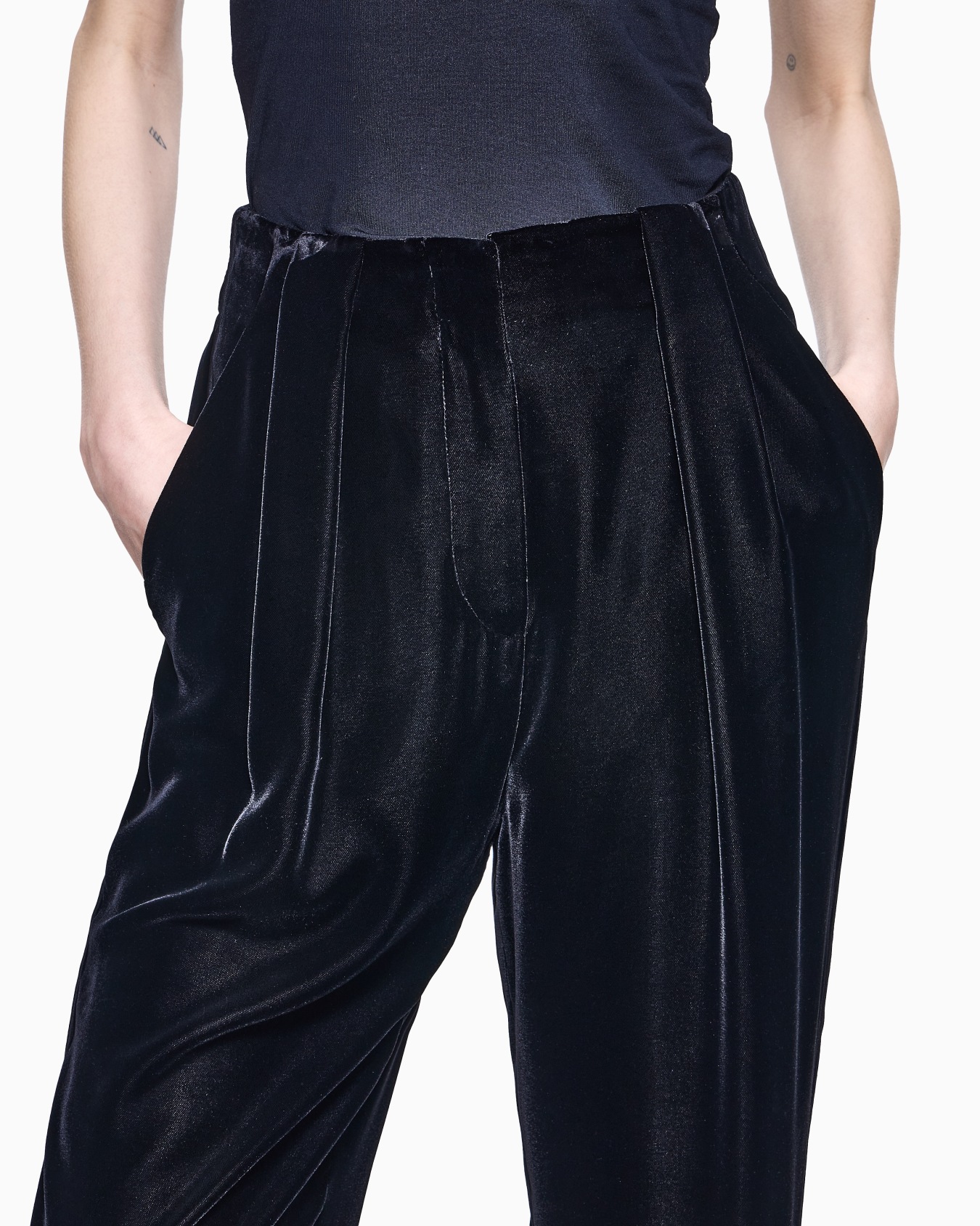 Straight-cut velvet trousers Slide 5