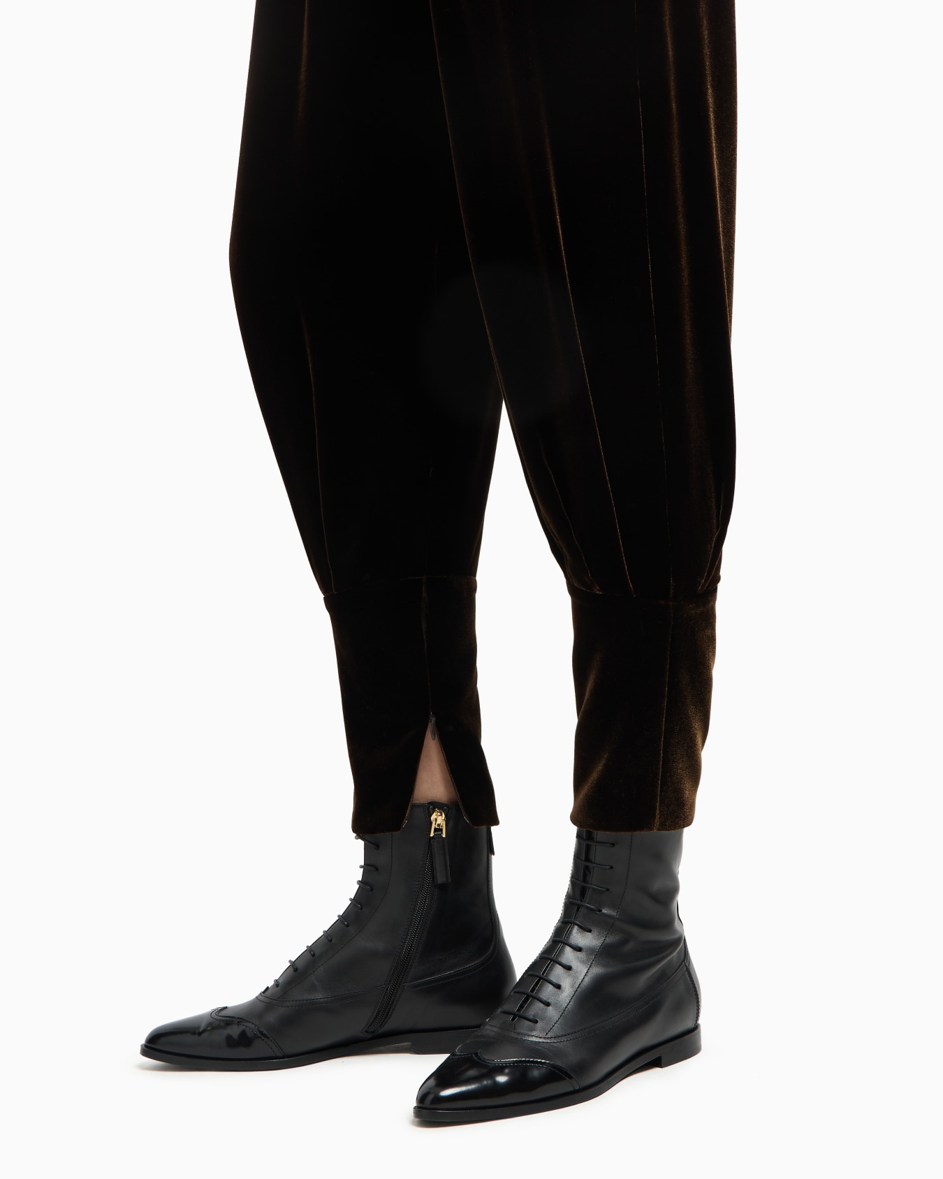 Velvet trousers with darts Slide 5