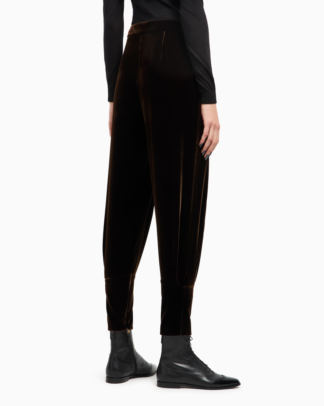 Velvet trousers with darts Slide 3
