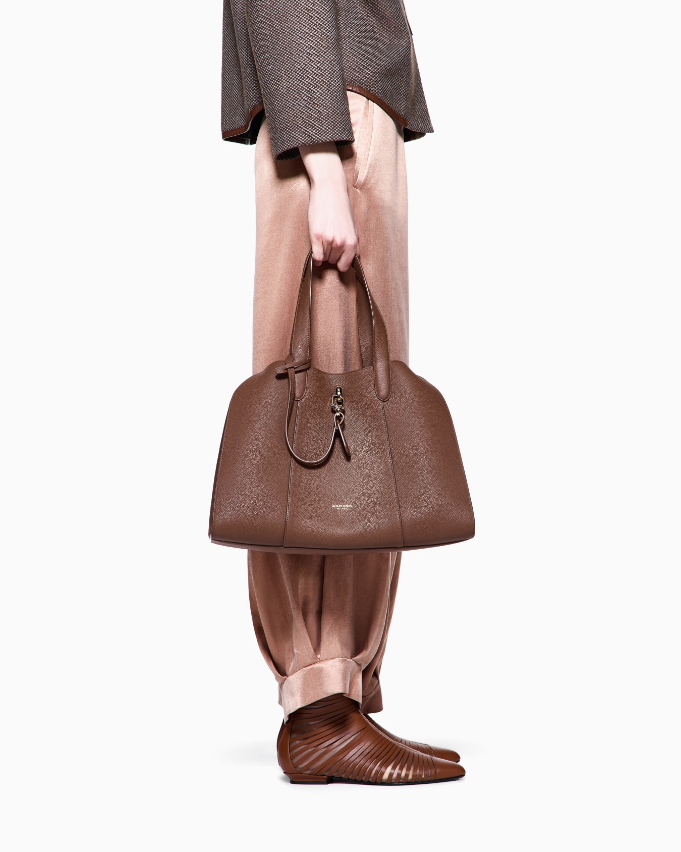 Large pebbled leather tote bag Slide 5