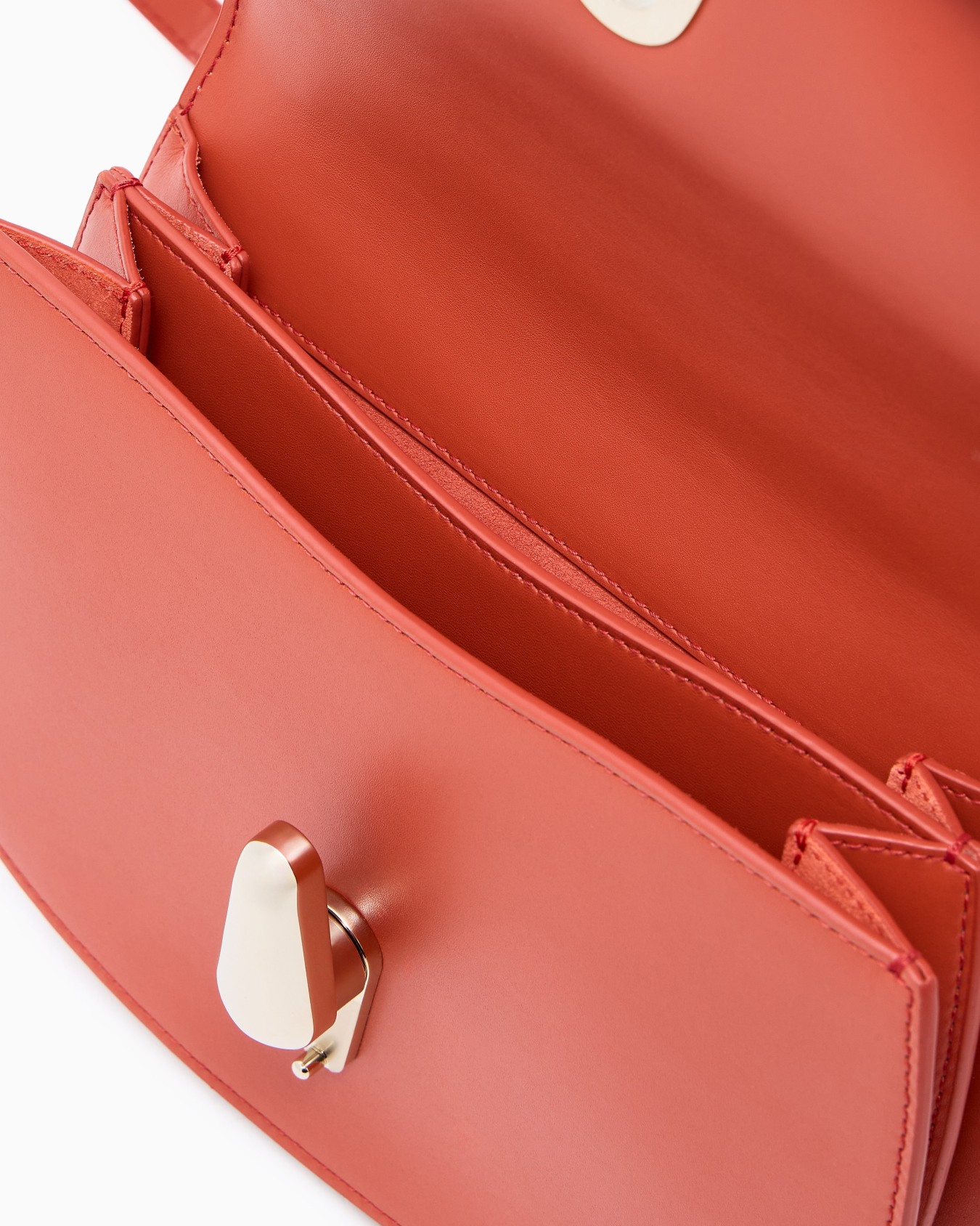 Leather shoulder bag Slide 3