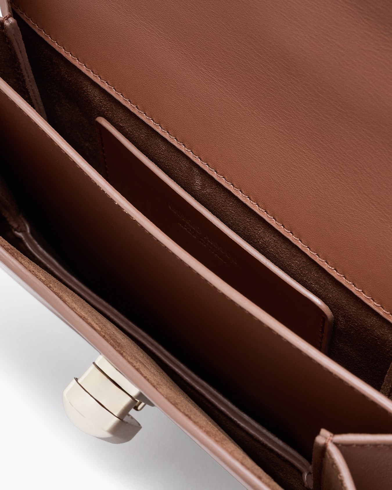 Leather shoulder bag Slide 3