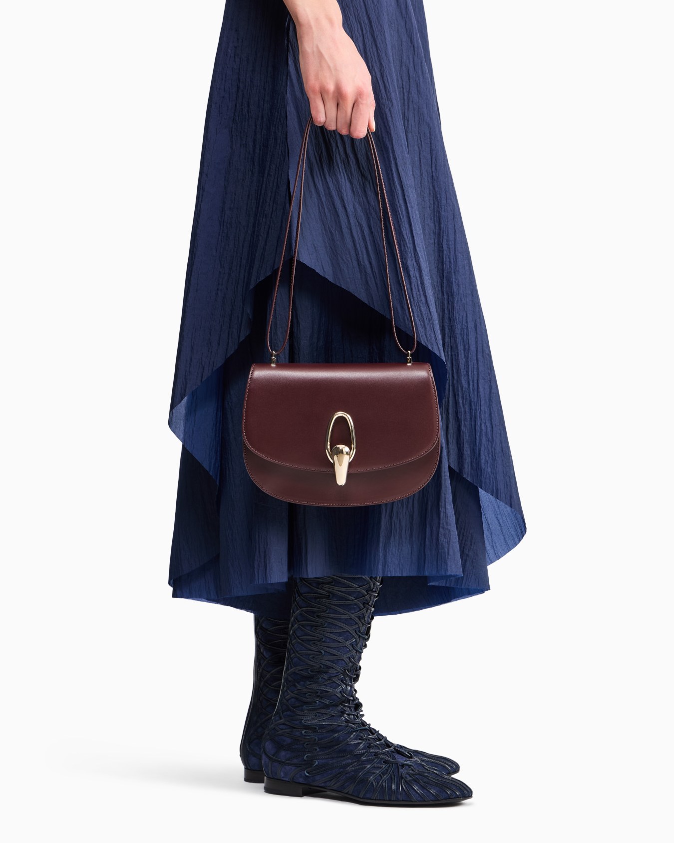 Schultertasche aus Leder Folie 6