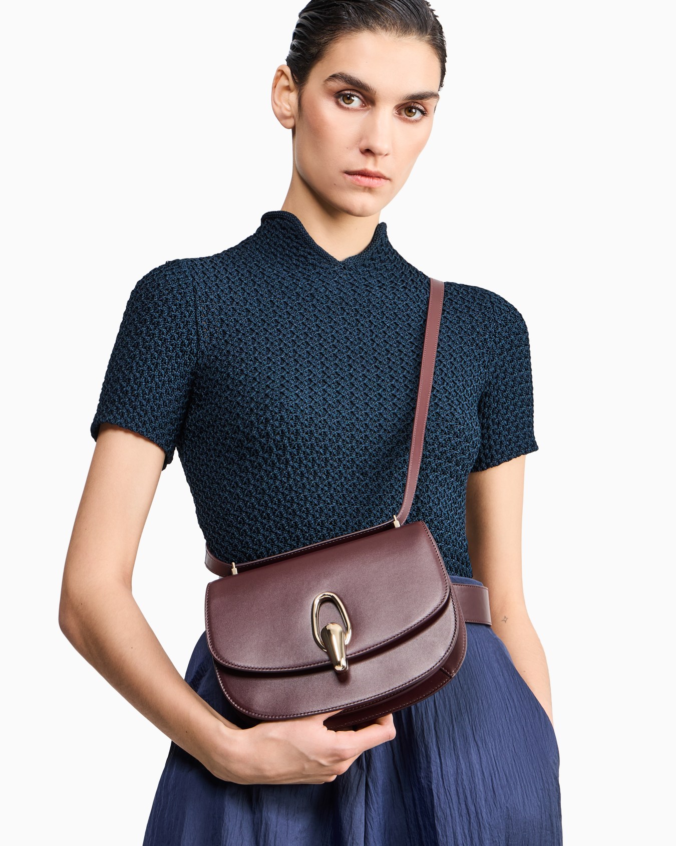 Schultertasche aus Leder Folie 7