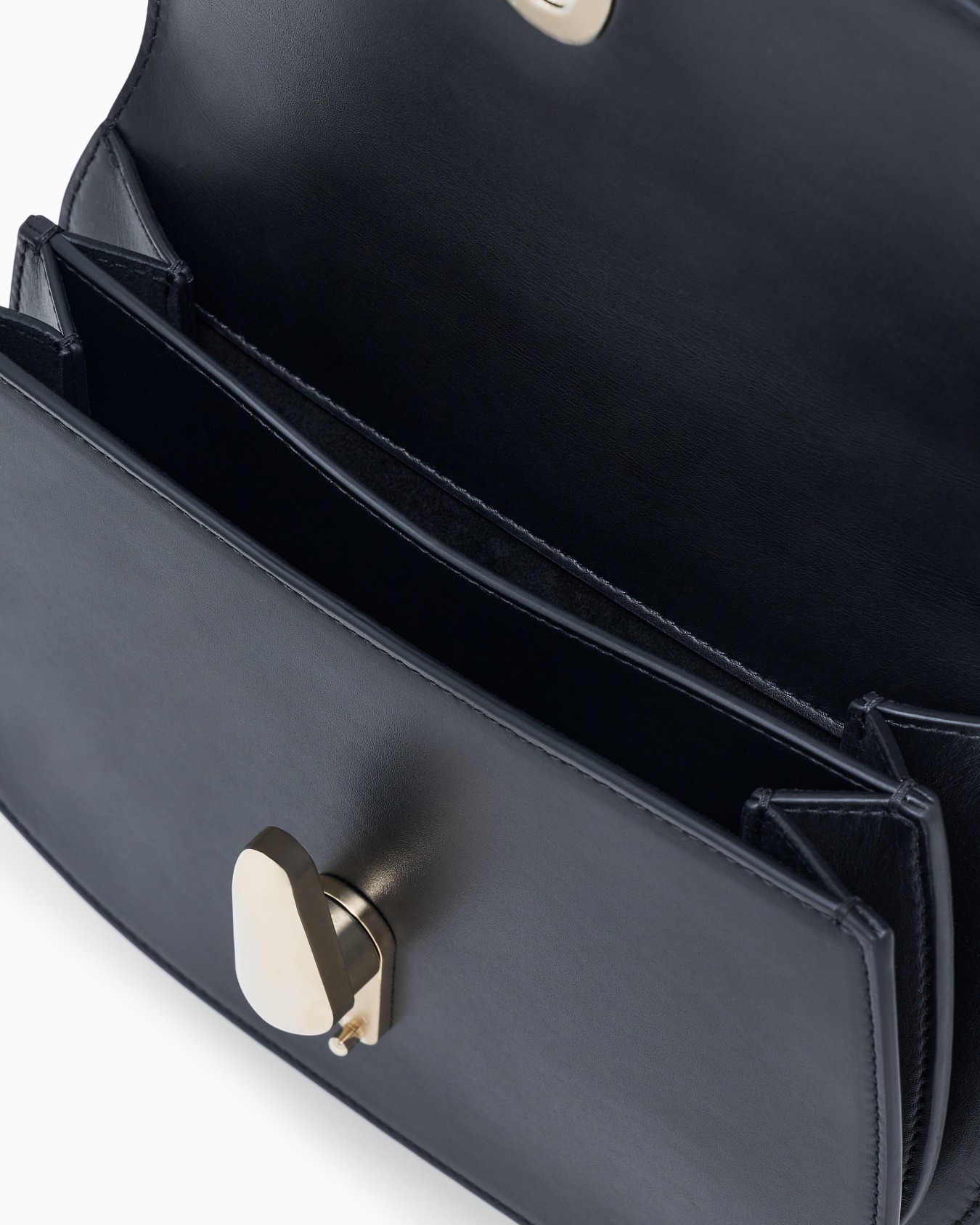 Leather shoulder bag Slide 3