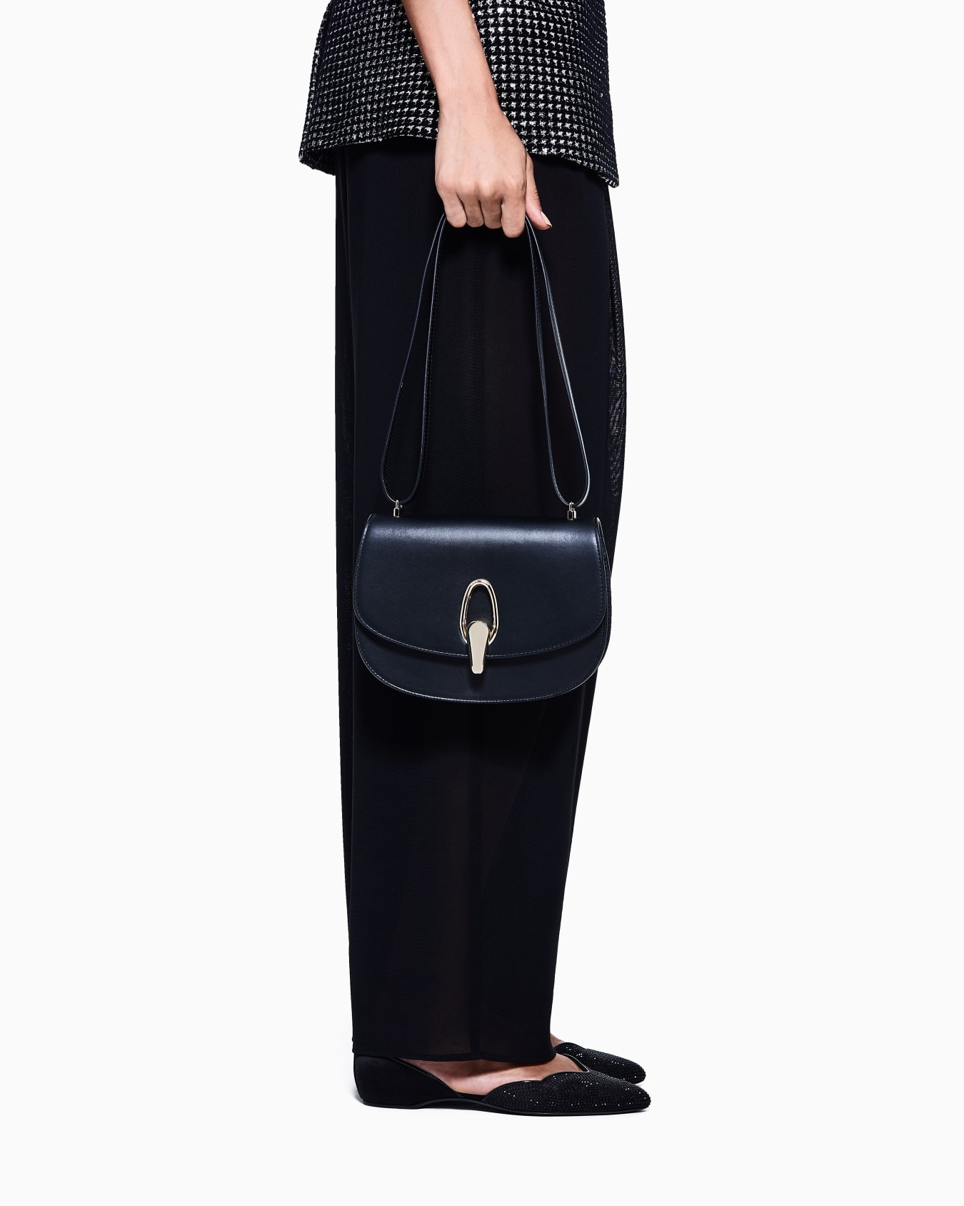 Leather shoulder bag Slide 5