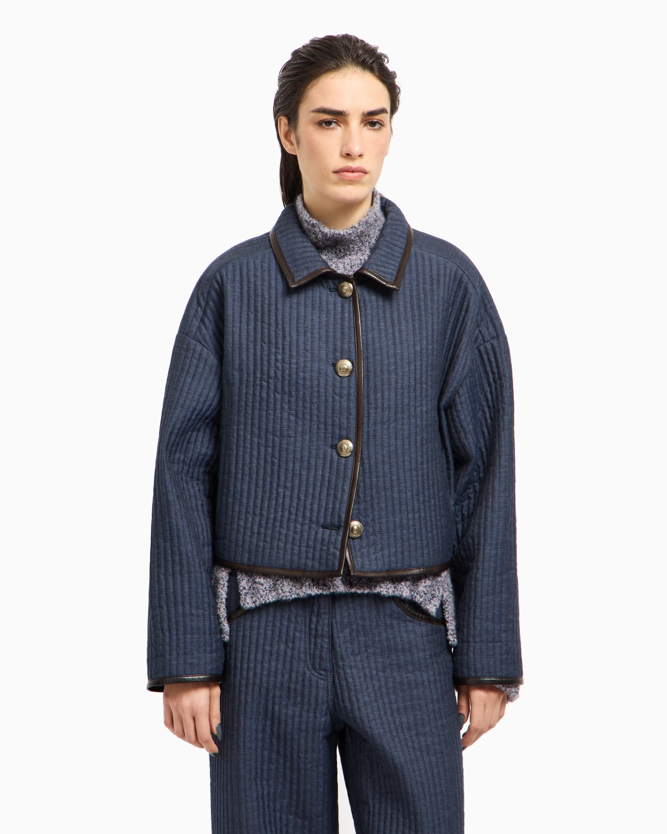 Blouson court en viscose, coton et soie avec motif matelassé collection Denim Diapositive 4