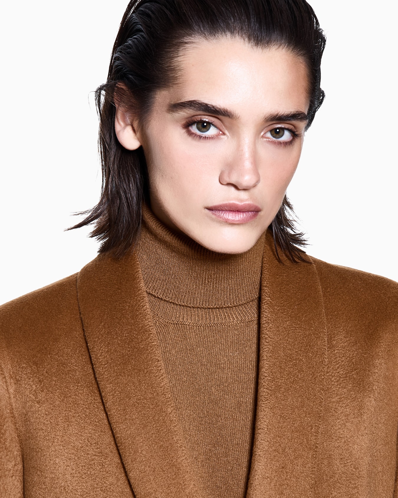 Abrigo largo de abotonadura sencilla en lana de vicuña  Diapositiva 4