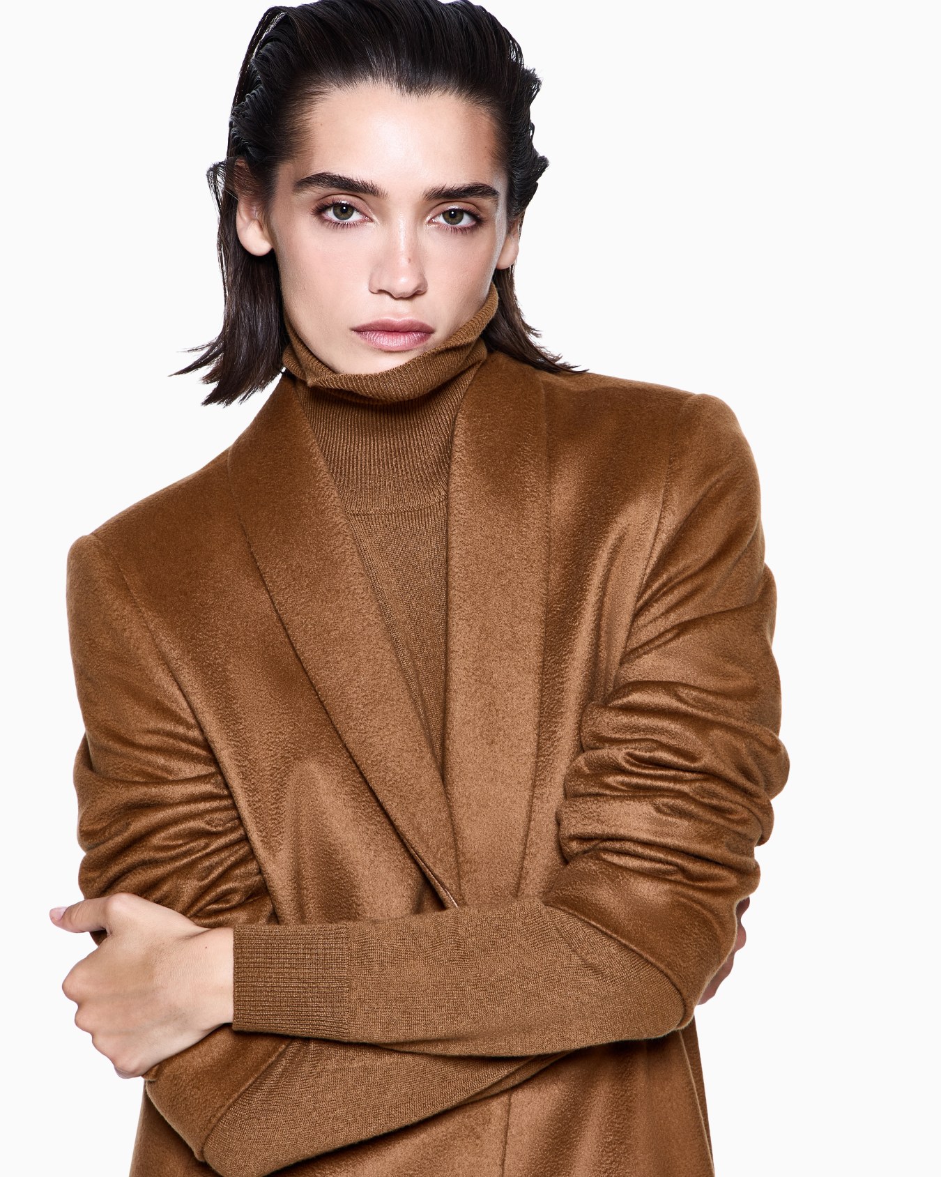 Long single-breasted coat in vicuña wool  Slide 5