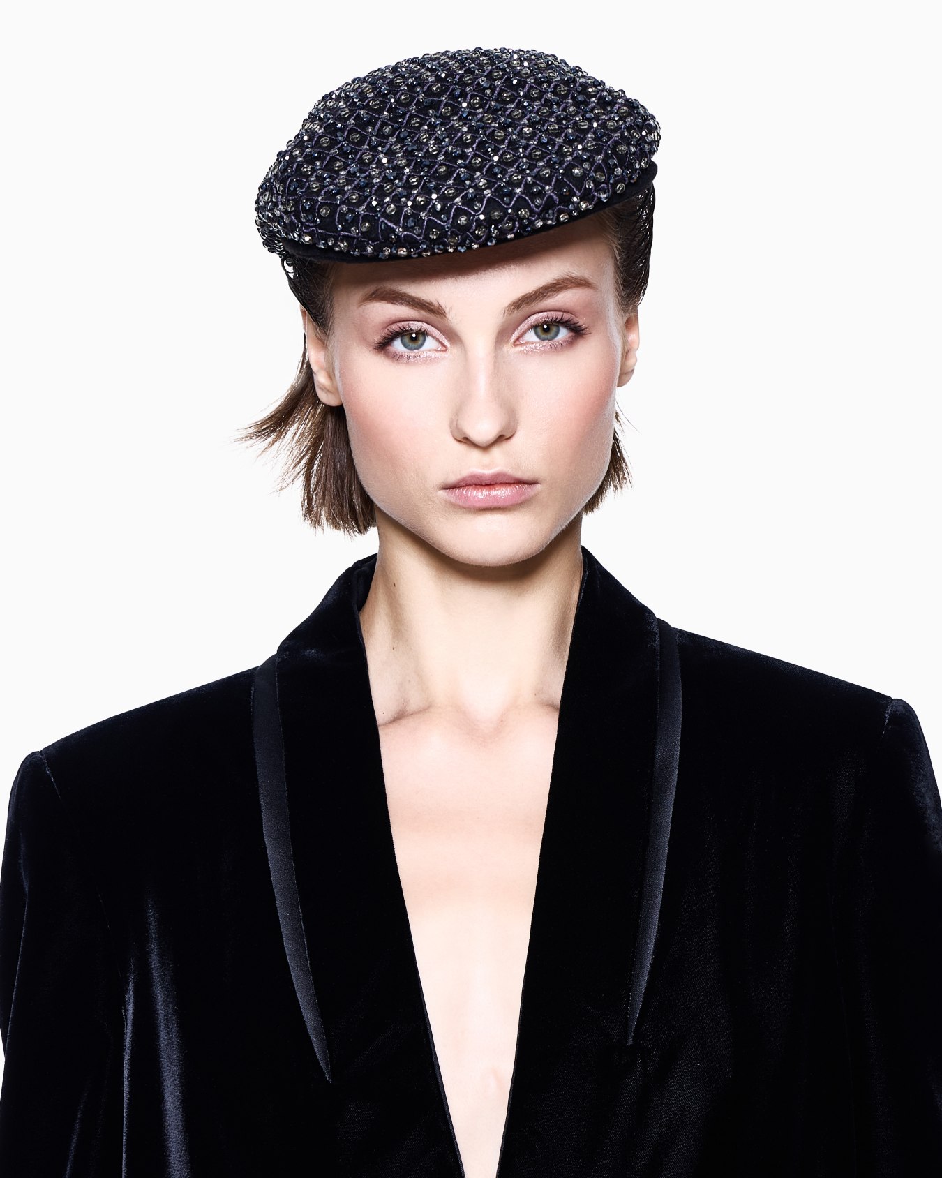 Coppola in lana con ricamo Slide 2