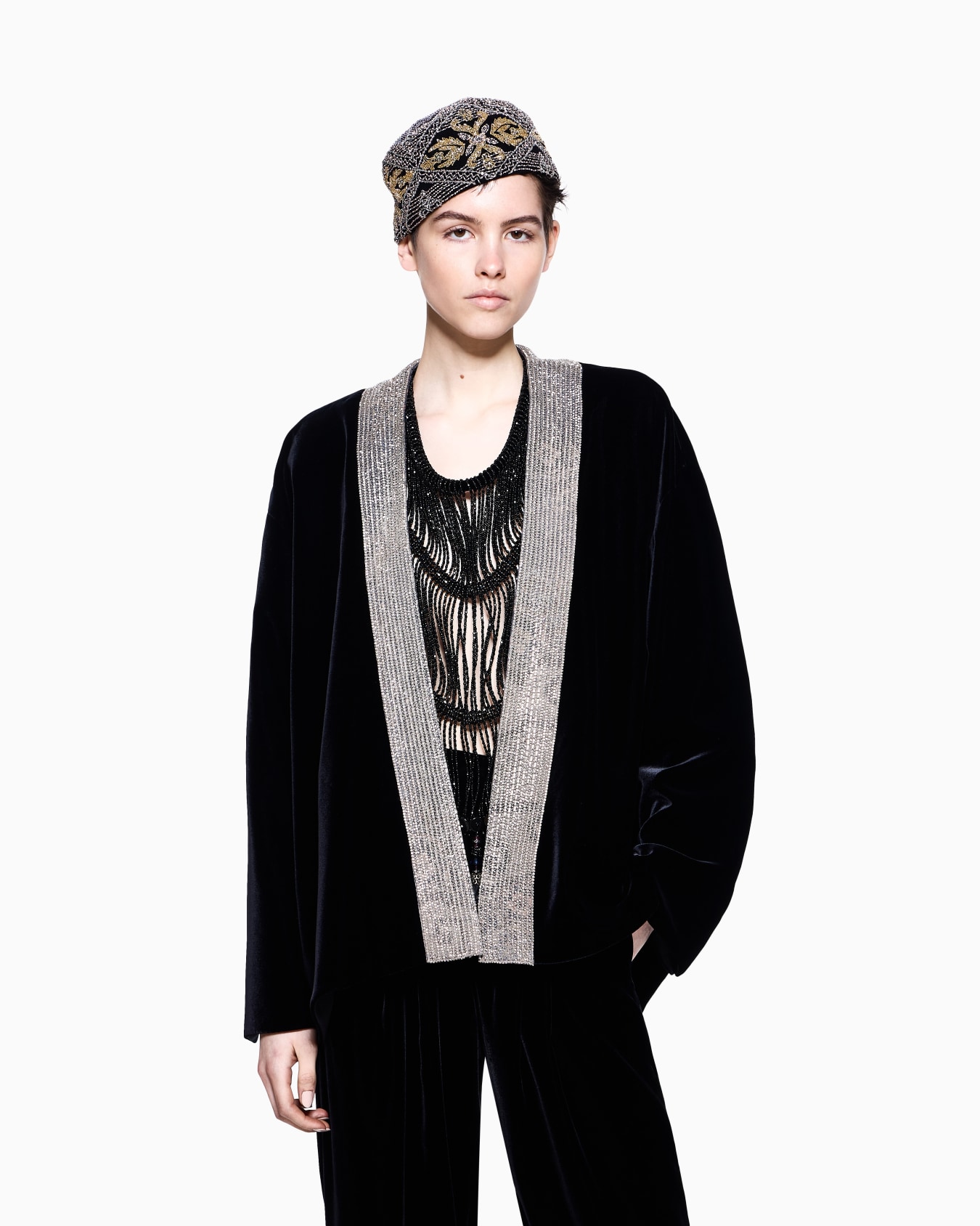 Embroidered velvet jacket  Slide 4