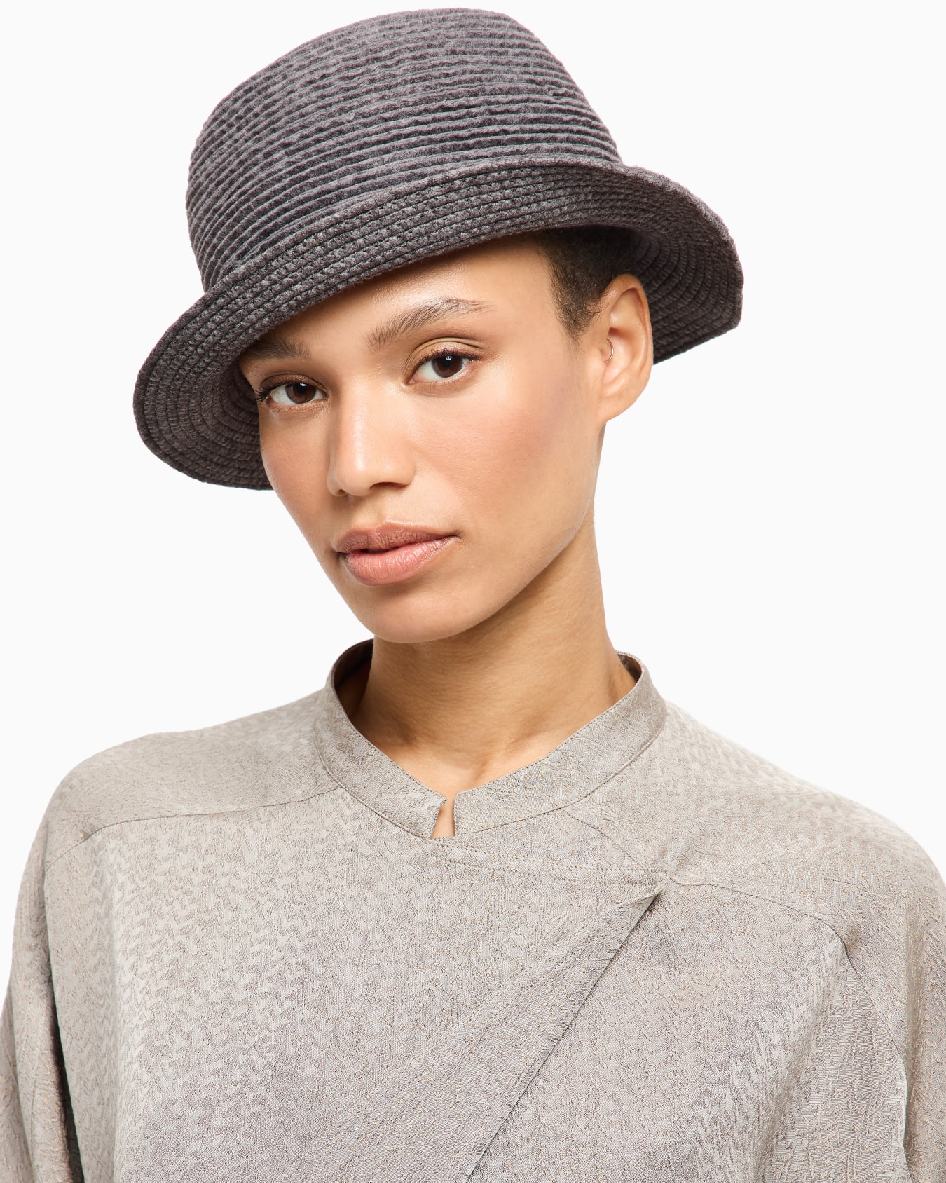 Hat in wool webbing Slide 3