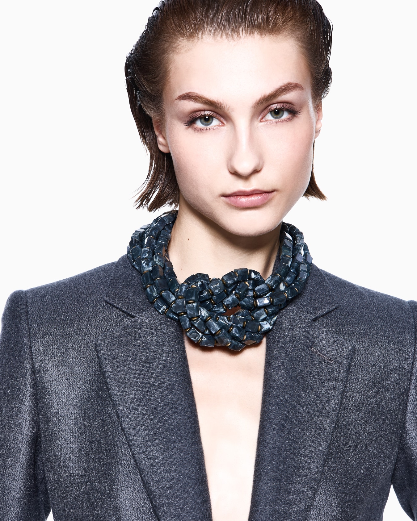 Collar de resina trenzada multihilos Diapositiva 2