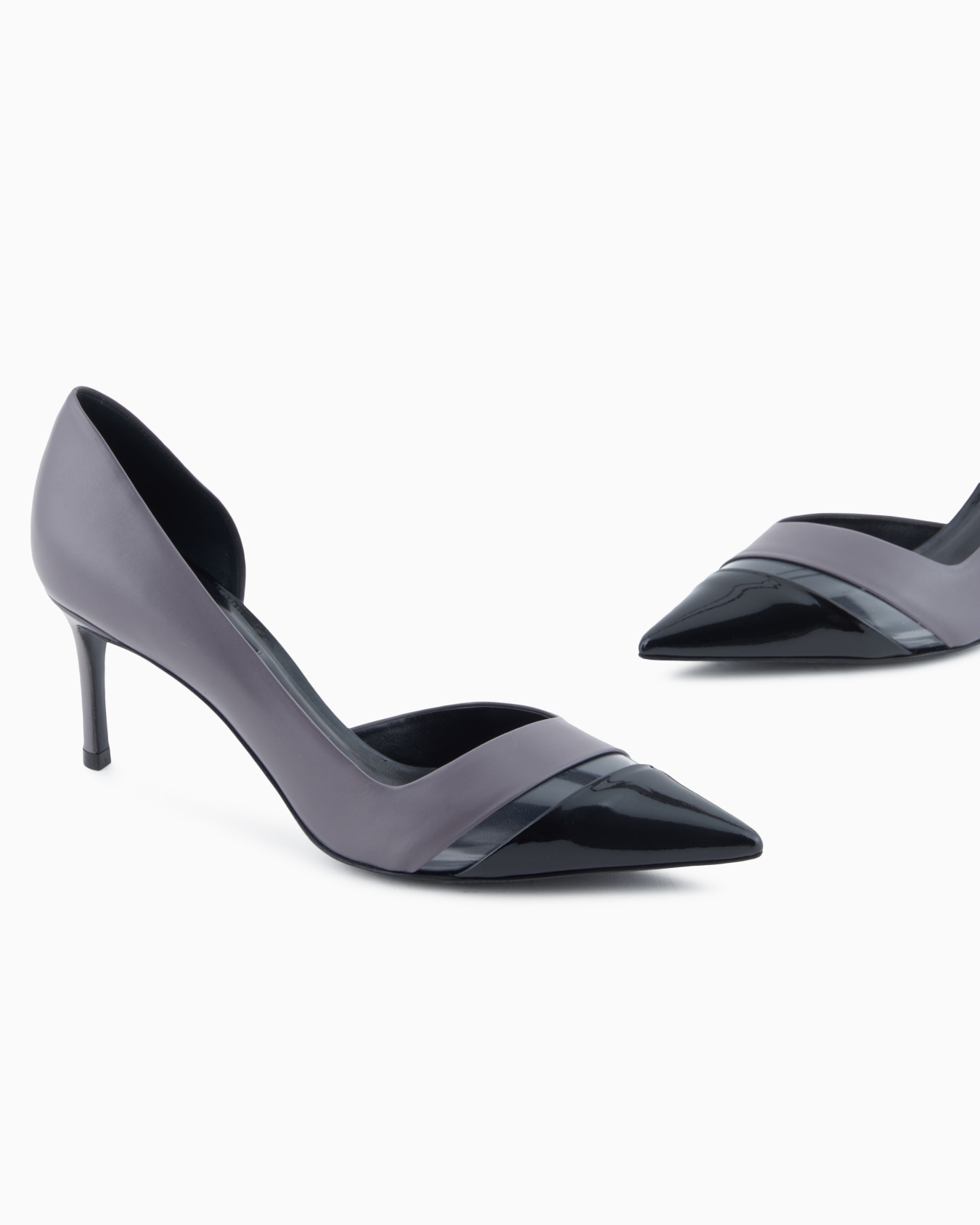 Two-Tone Patent Leather Pointed Toe Pumps Diapositiva 4
