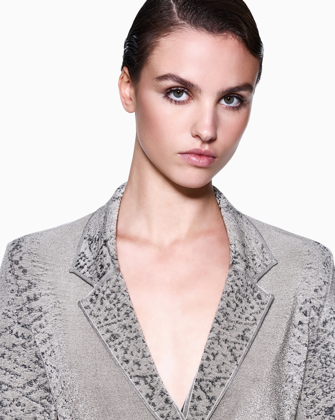 Single-breasted jacket made from jacquard viscose jersey Slide 4