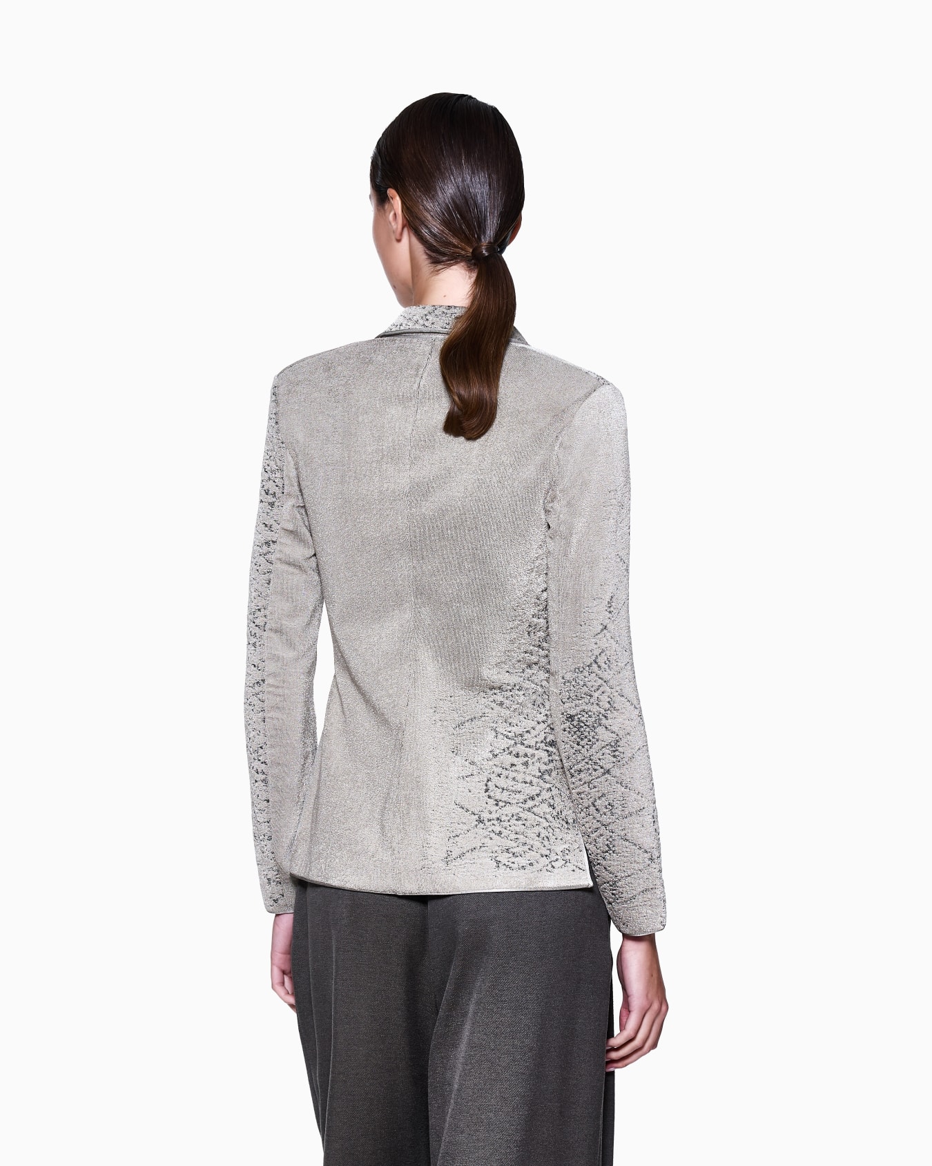 Single-breasted jacket made from jacquard viscose jersey Slide 2