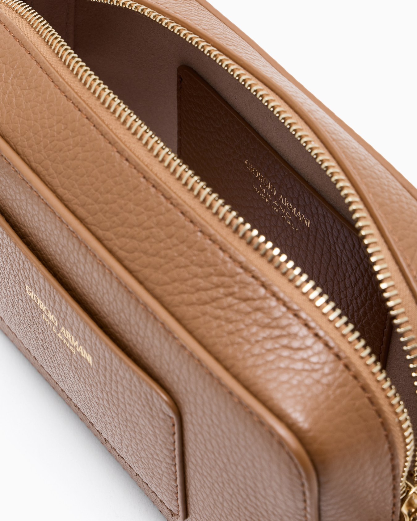 Pebbled calfskin beauty case Slide 3