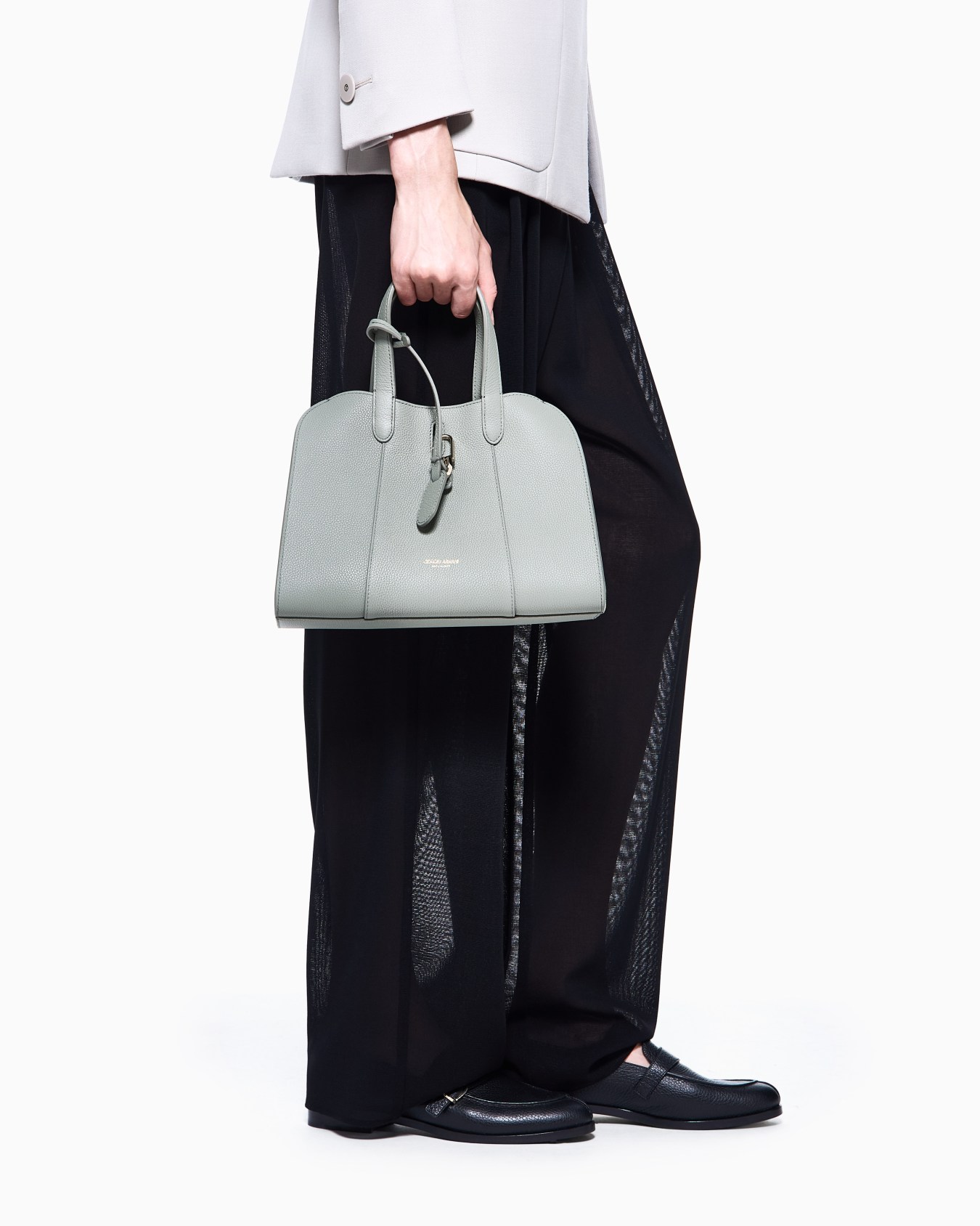 페블 레더 소재 스몰 토트백 슬라이드 5