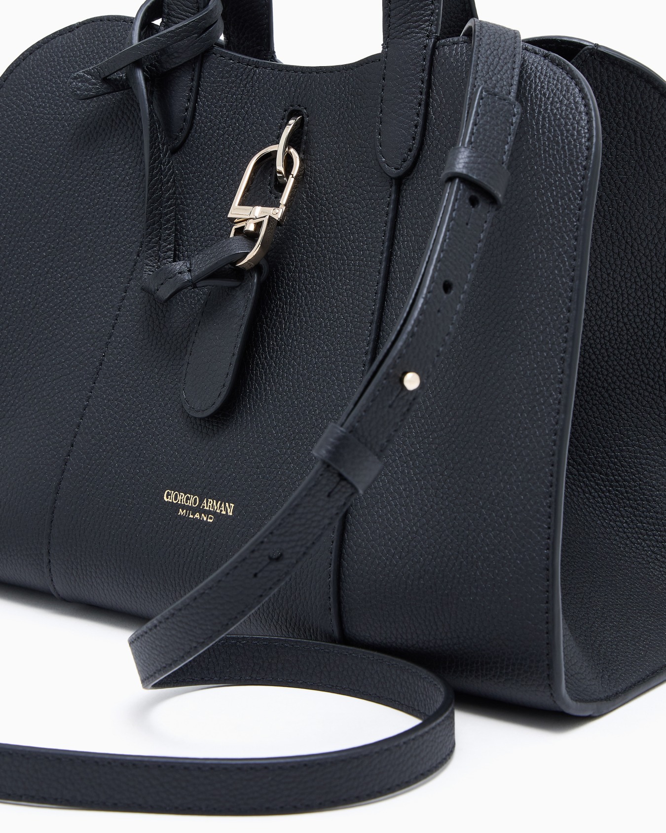 페블 레더 소재 스몰 토트백 슬라이드 4