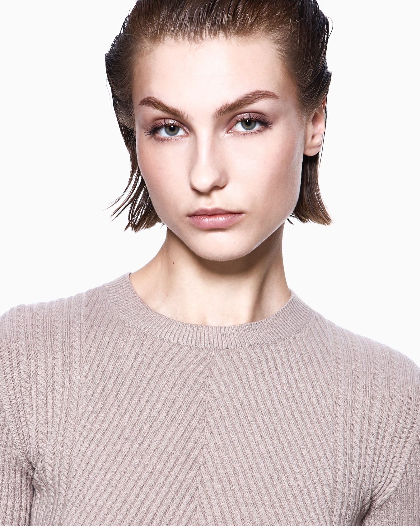 Crew-neck ribbed jumper in virgin wool Slide 4