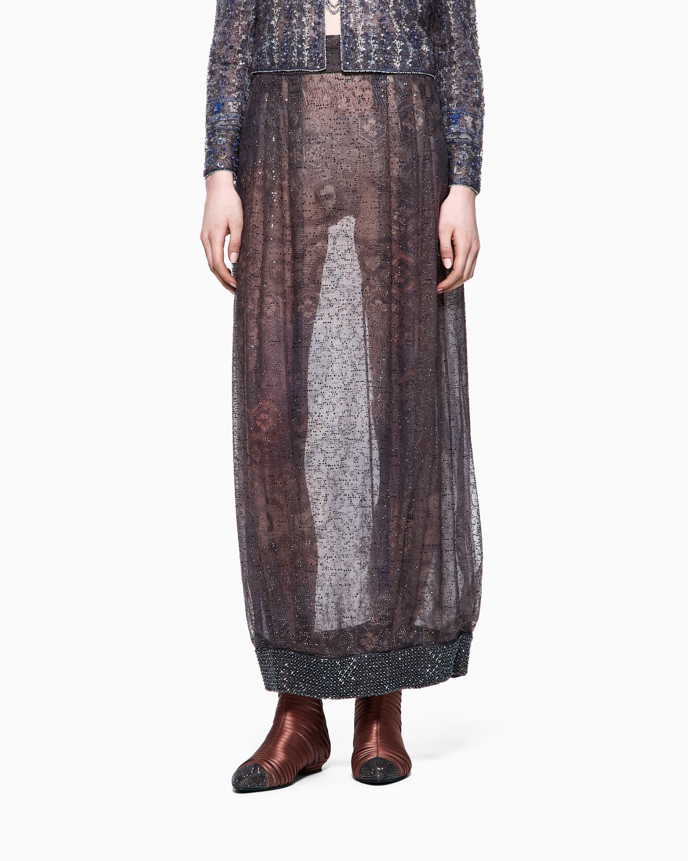 Long skirt in embroidered silk Slide 3