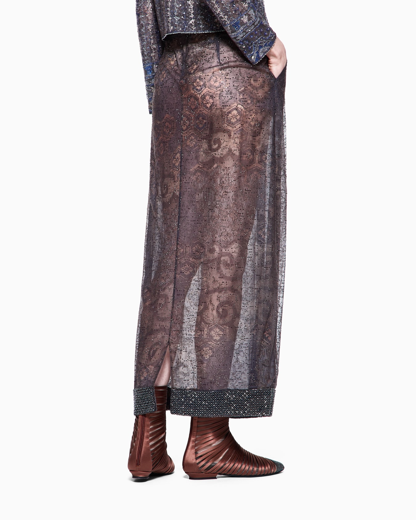 Long skirt in embroidered silk Slide 2