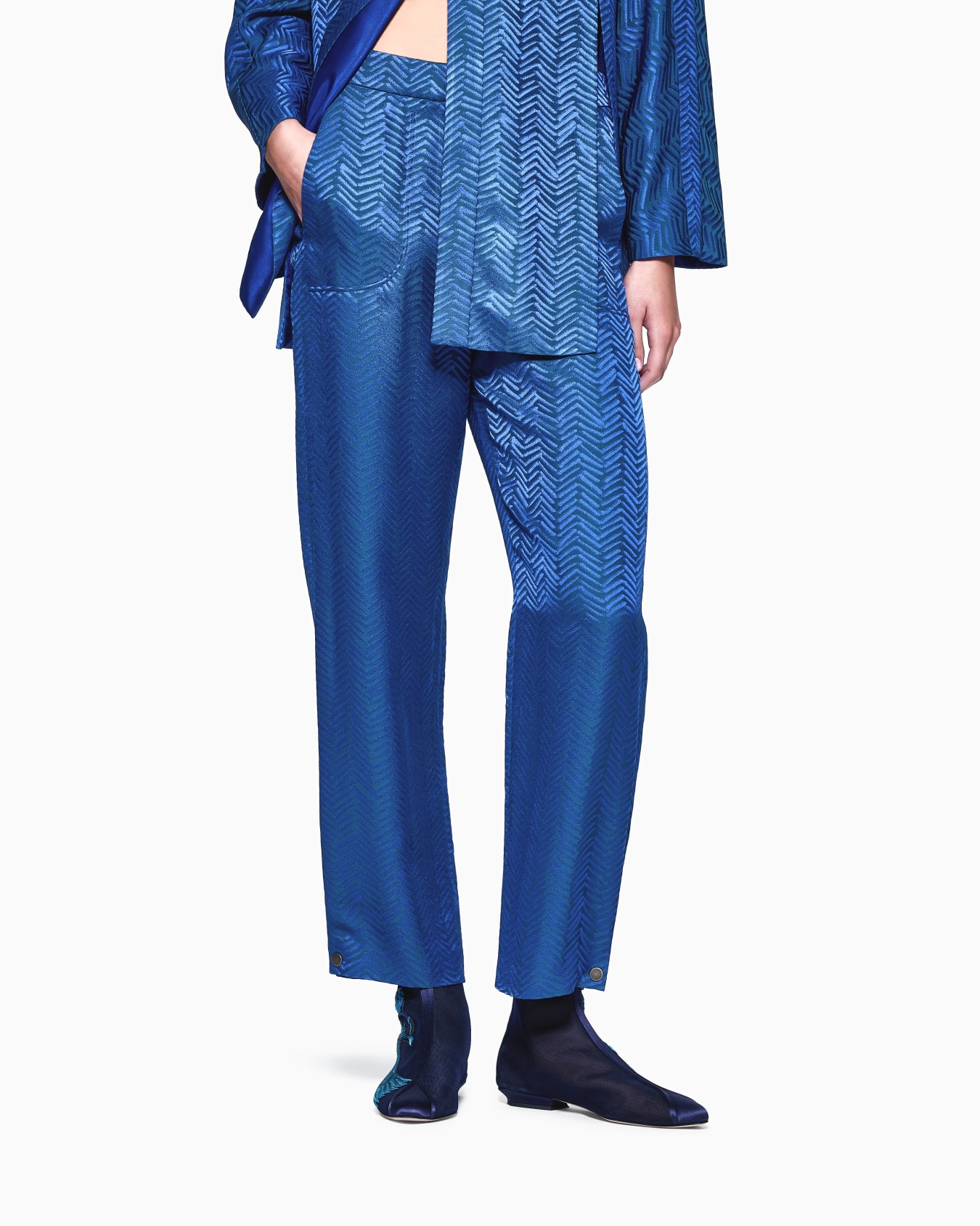 Viscose trousers with chevron jacquard Slide 3