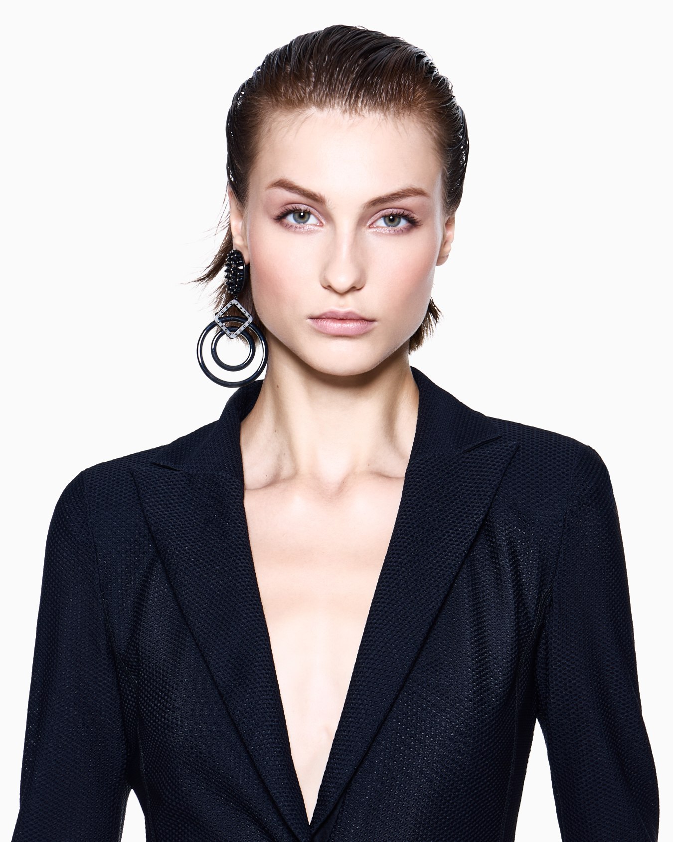 Sleek Black Textured Blazer Diapositiva 4