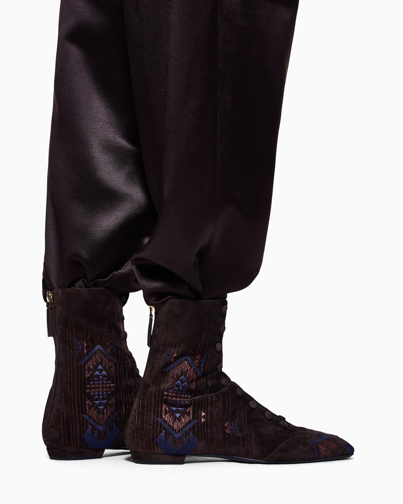 Embroidered suede ankle boots Slide 5