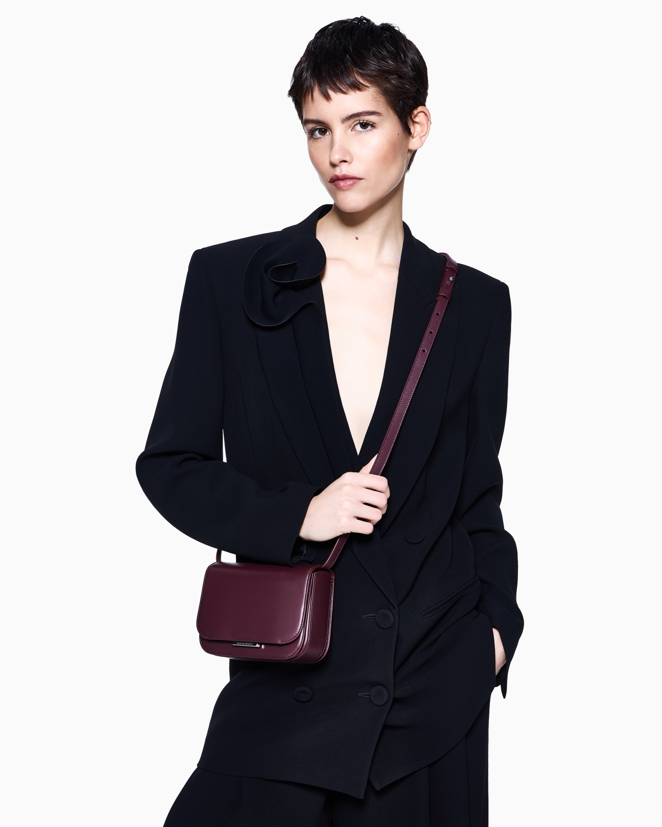 스몰 가죽 숄더백 슬라이드 5