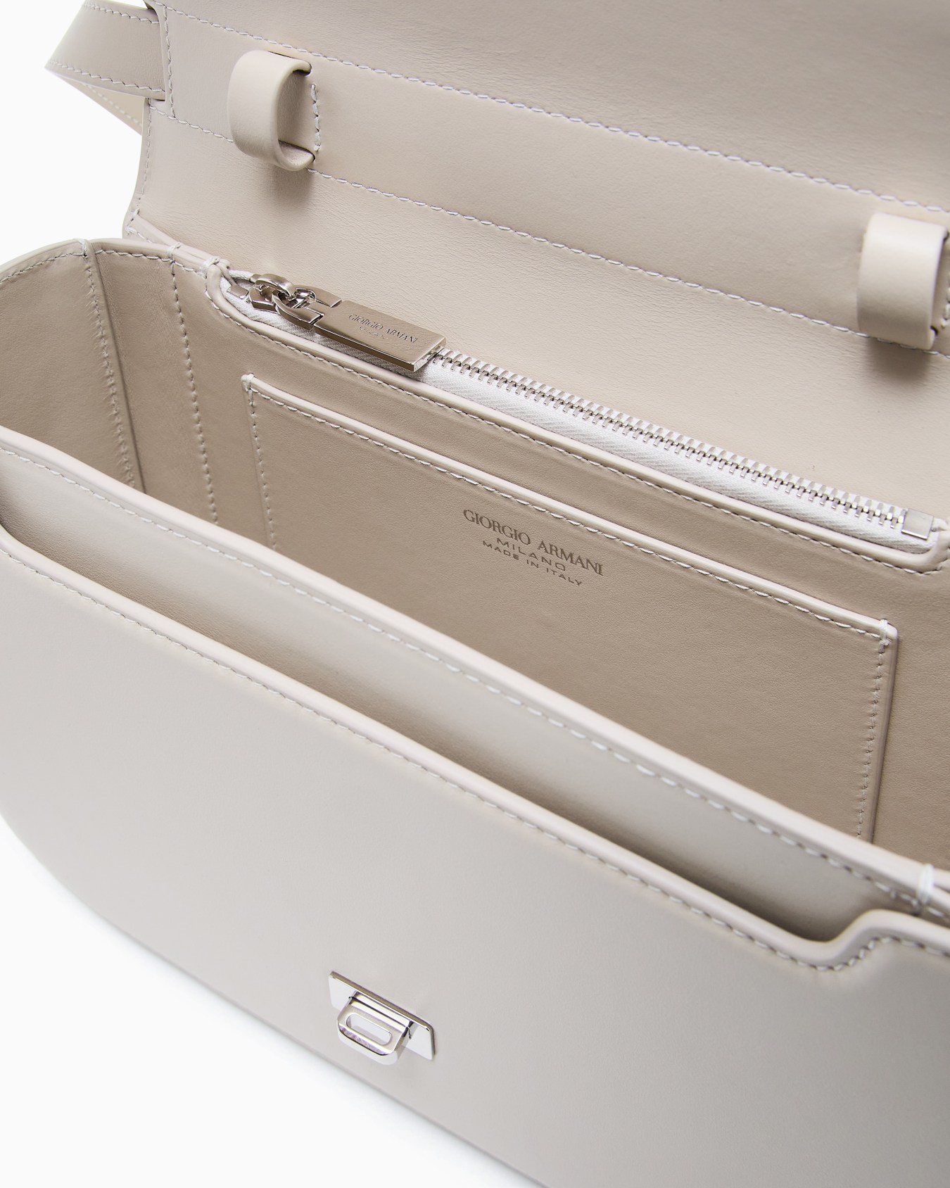 ショルダーバッグ レザー ミディアム スライドする 3