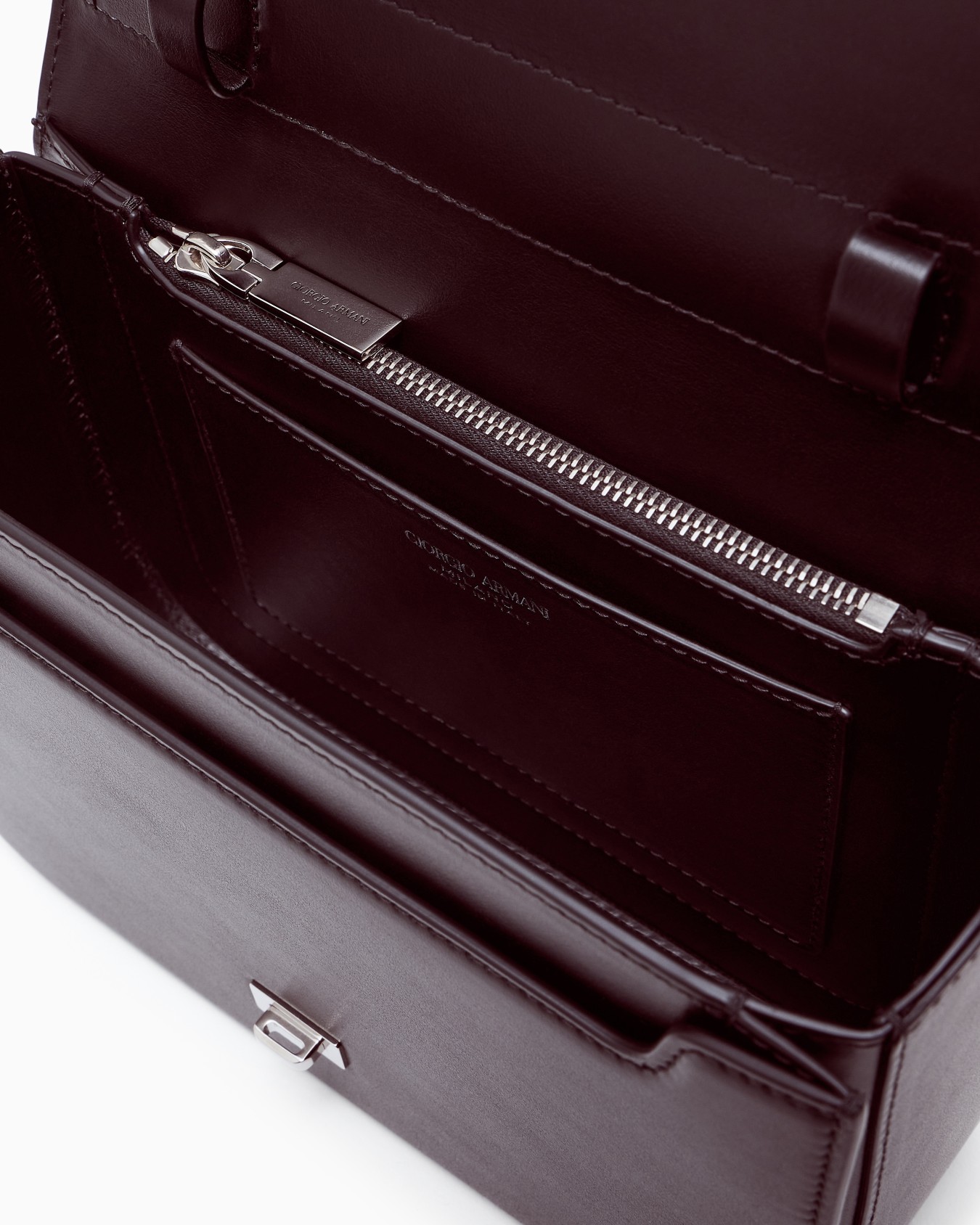 Medium leather shoulder bag Slide 3