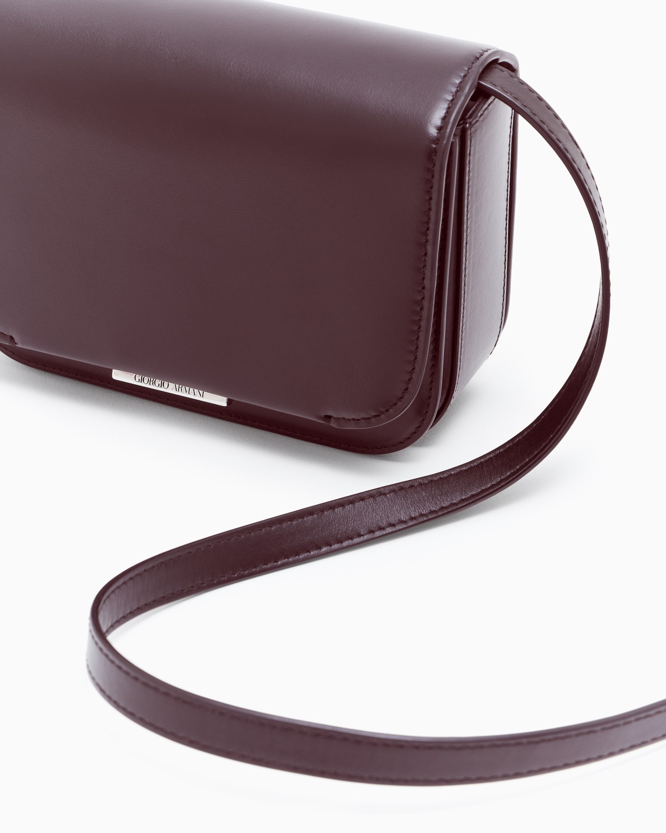 Medium leather shoulder bag Slide 4