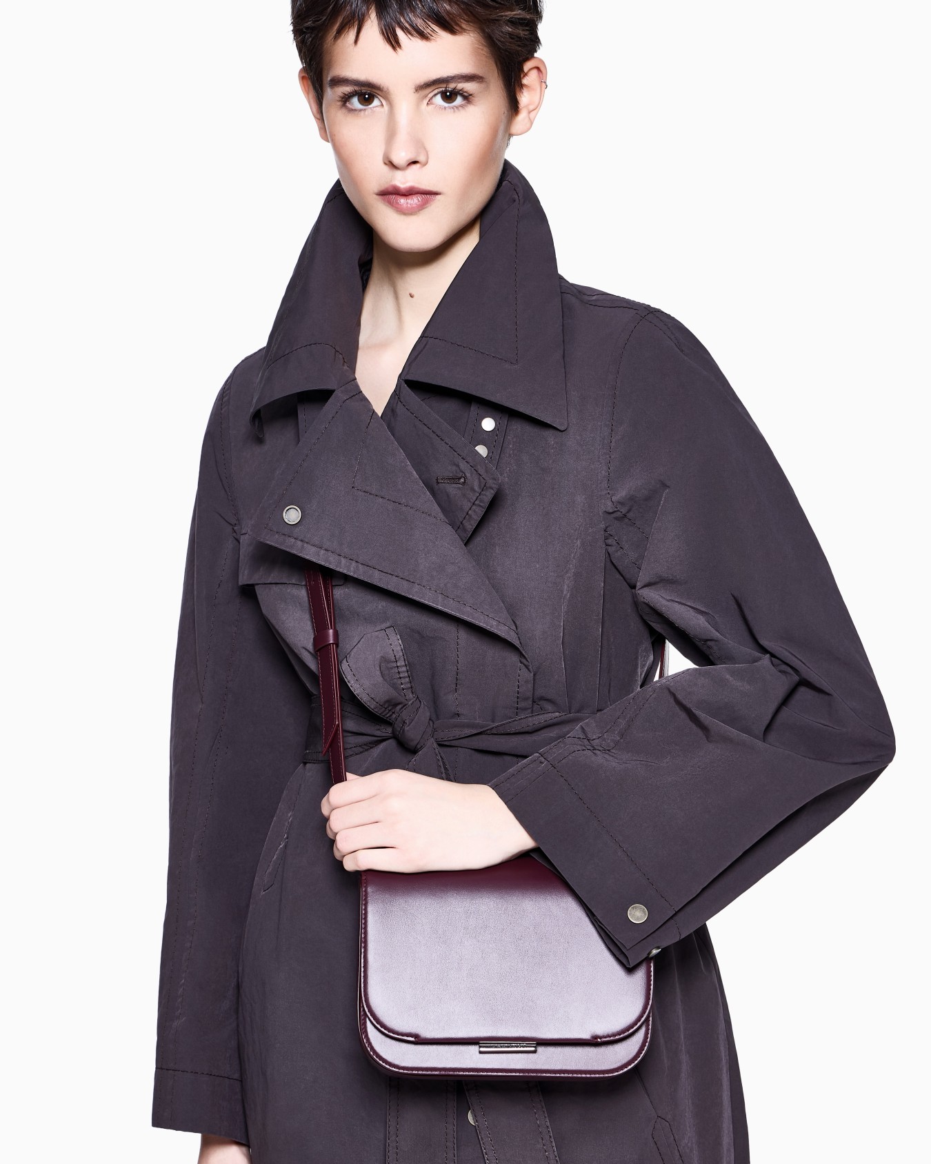 미디엄 가죽 숄더백 슬라이드 5