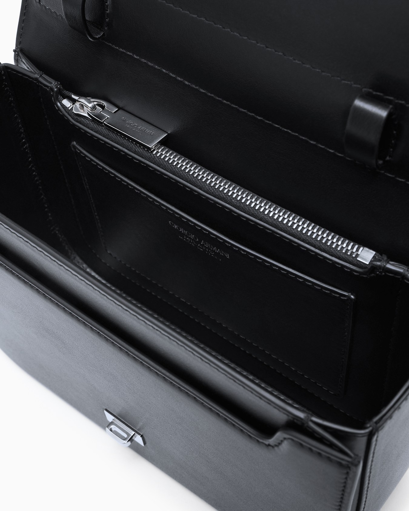 Medium leather shoulder bag Slide 3