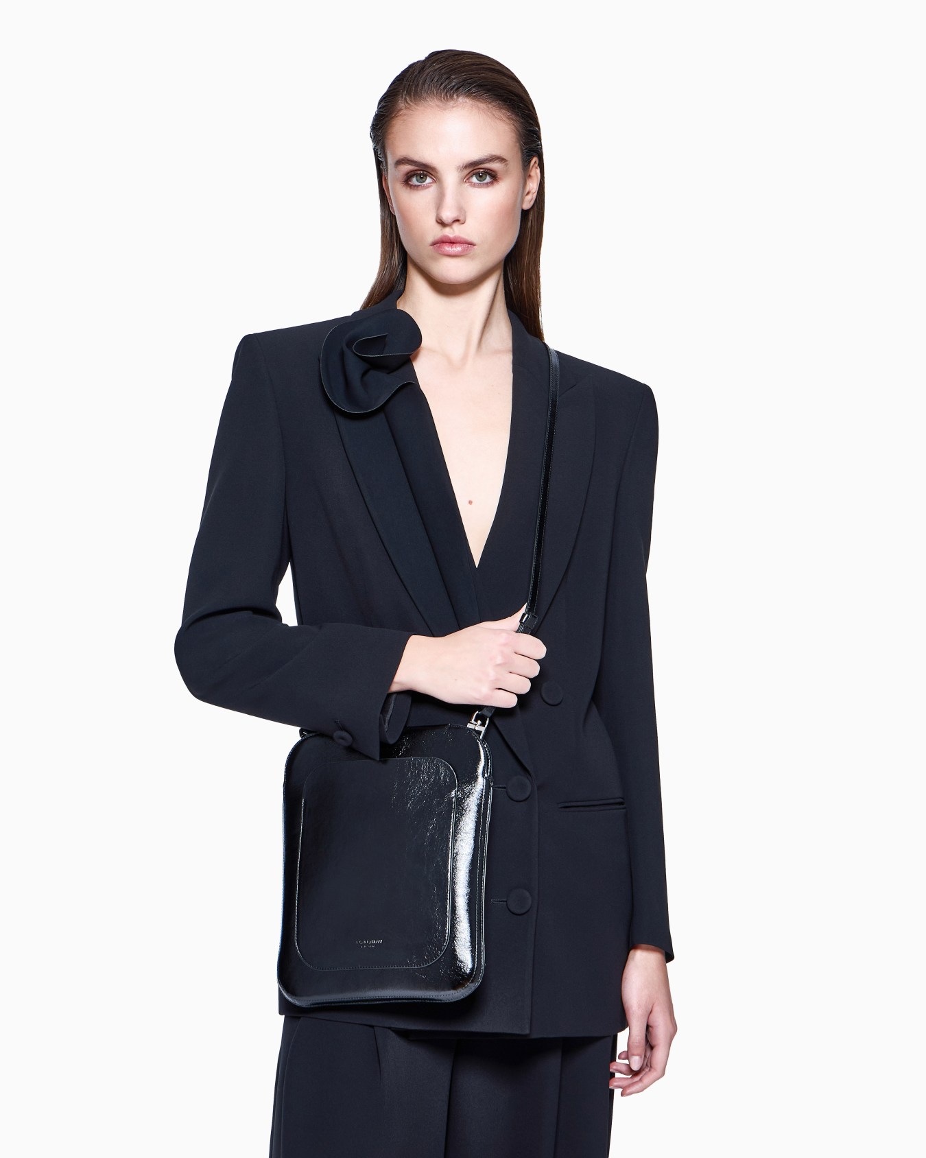 Patent-leather shoulder bag Slide 5