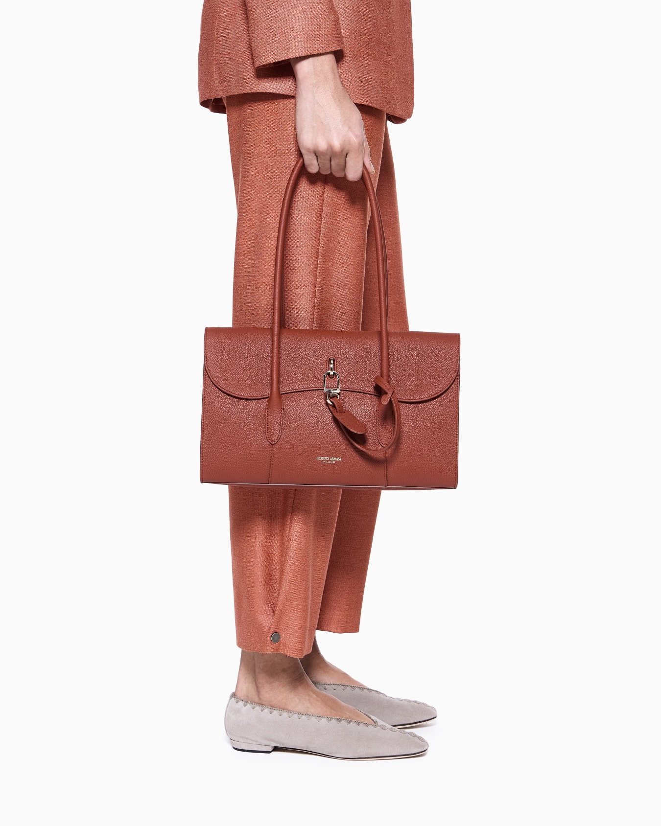 Small pebbled leather shoulder bag Slide 5