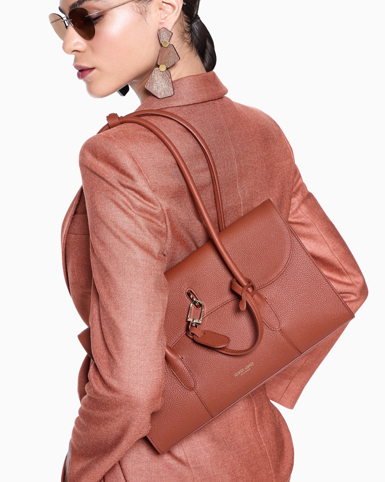 Small pebbled leather shoulder bag Slide 6