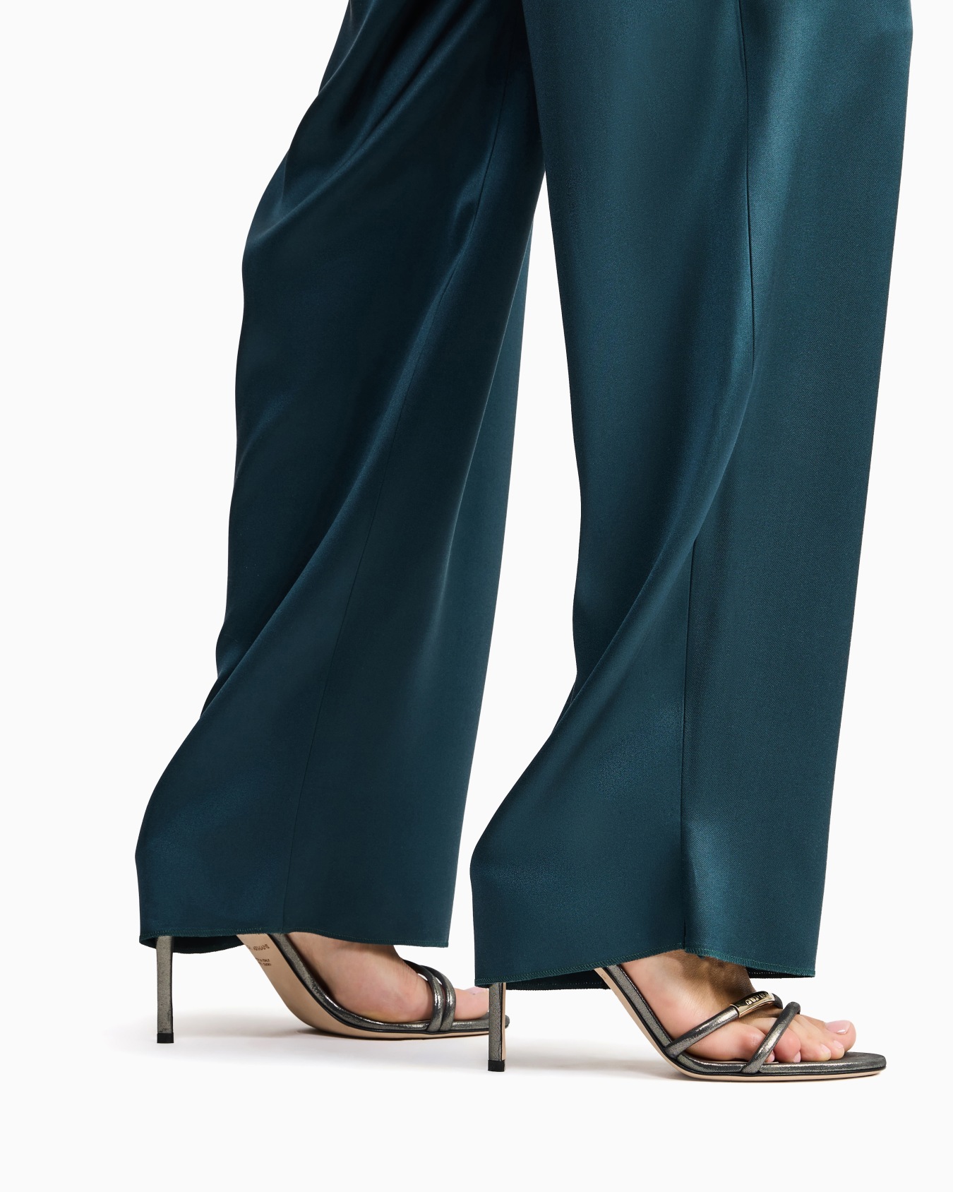 Silk double satin single-pleat trousers Slide 5