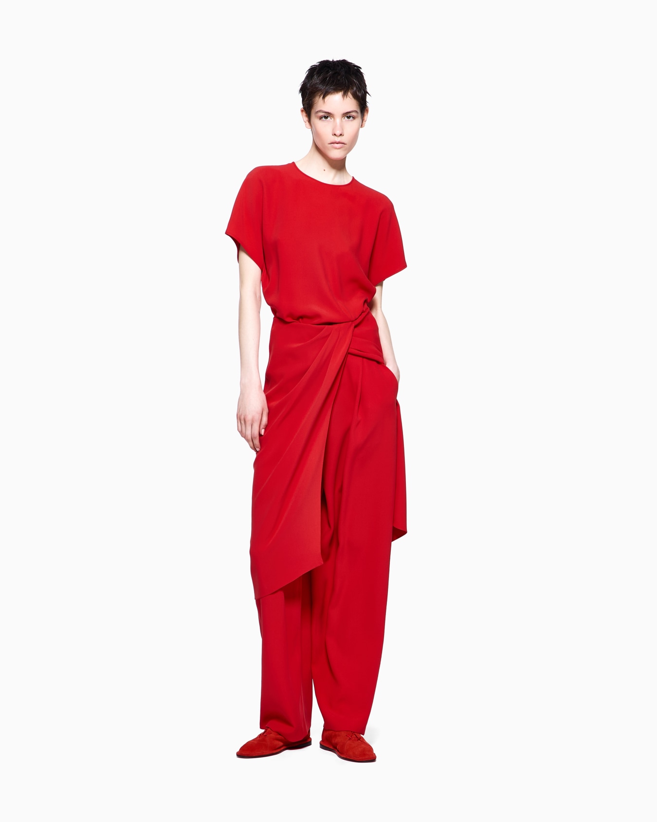 Single-pleat washed silk crêpe trousers Slide 2