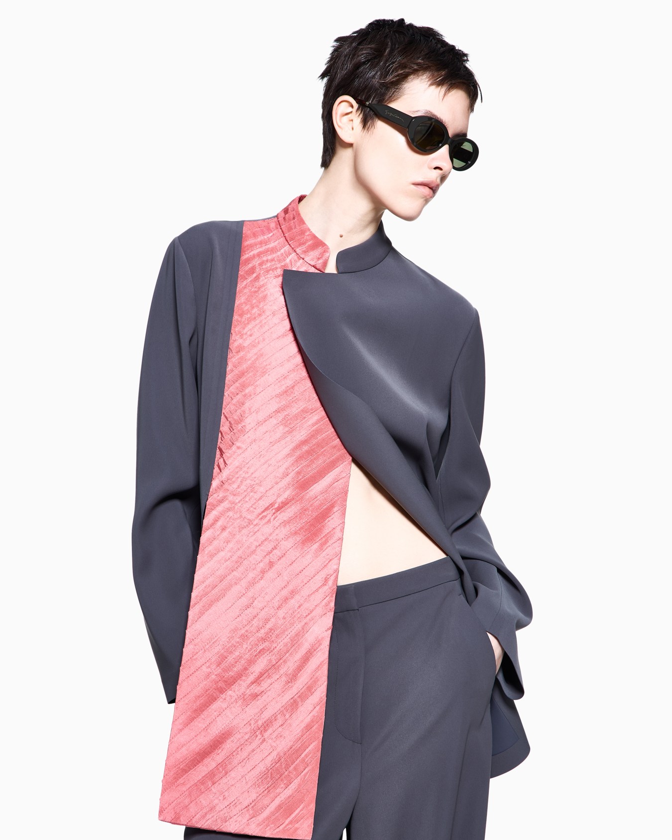 테크니컬 캐디 및 플리츠 실크 롱 재킷 슬라이드 3