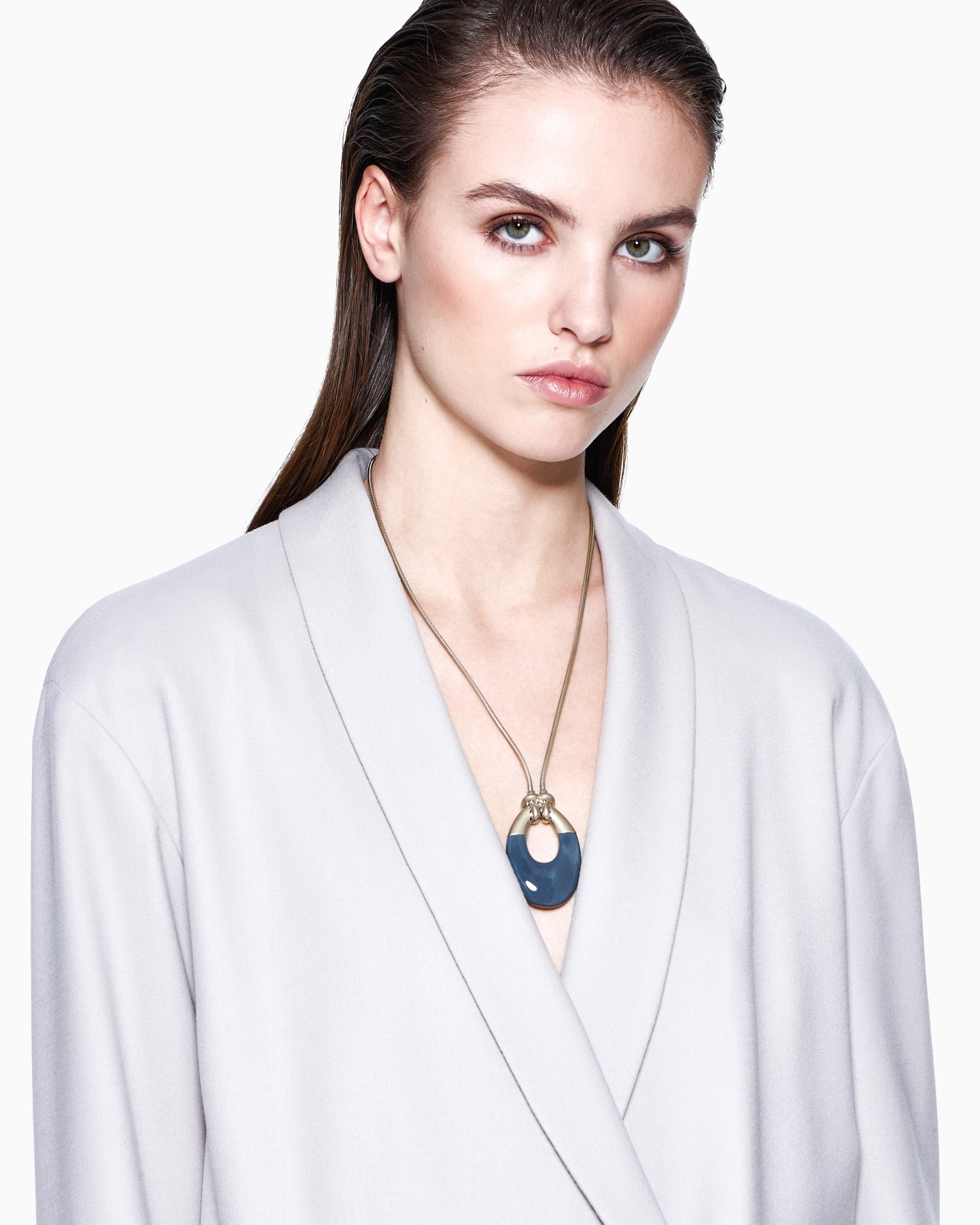 Double-breasted jacket in fluid wool Slide 4