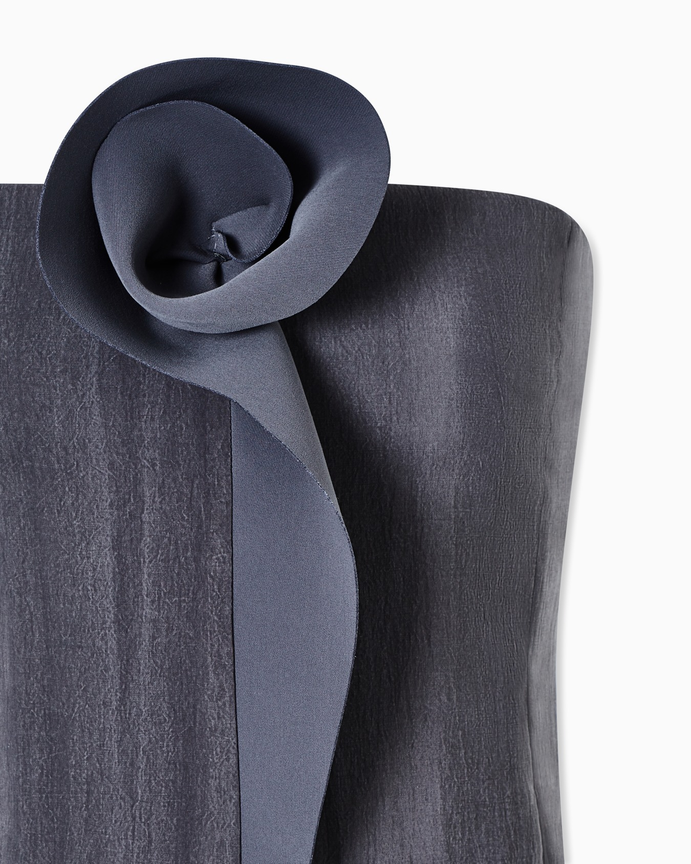 Top aus Funktionsseide mit Blumen-Detail Folie 4