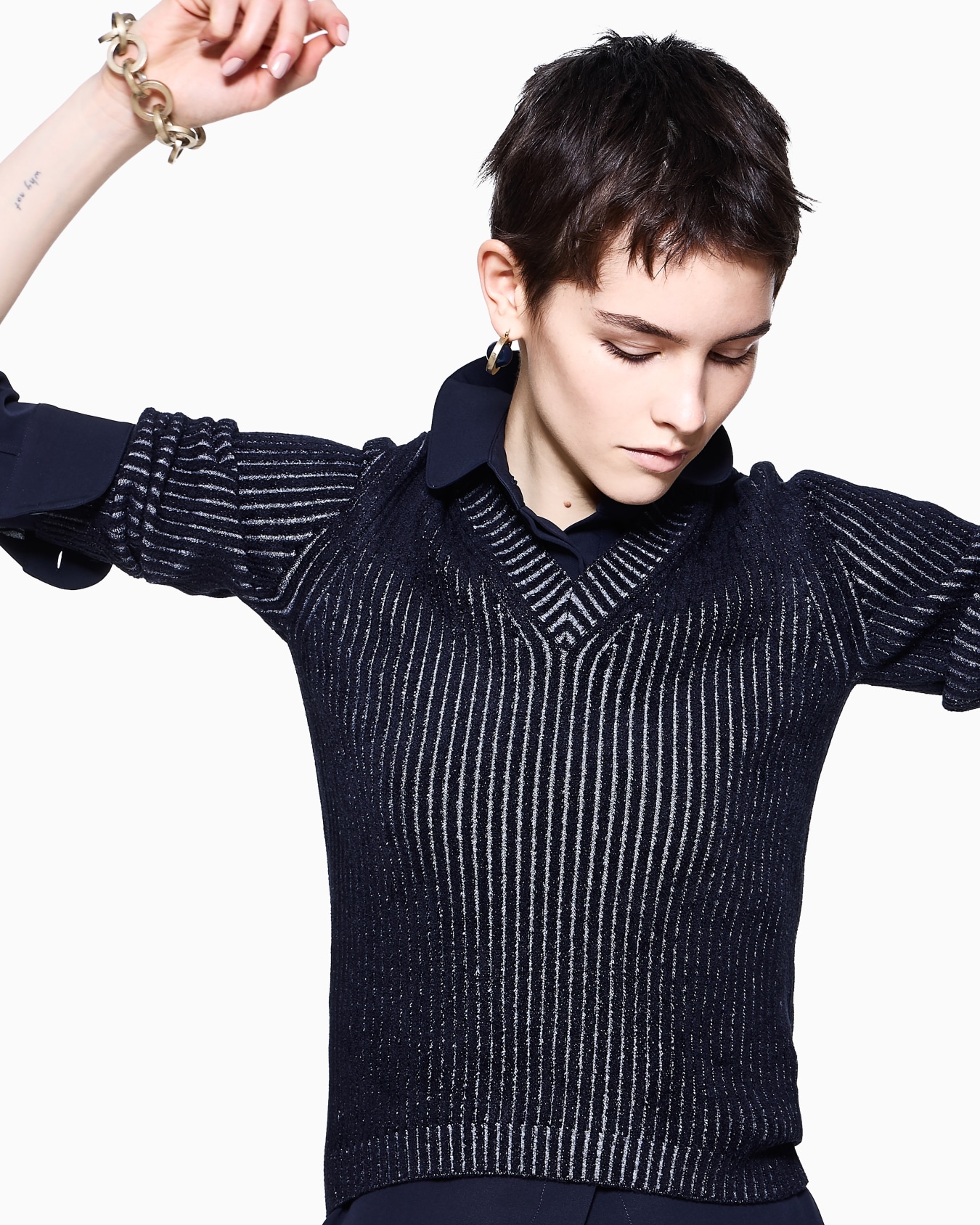 Virgin wool and viscose V-neck jumper Slide 5