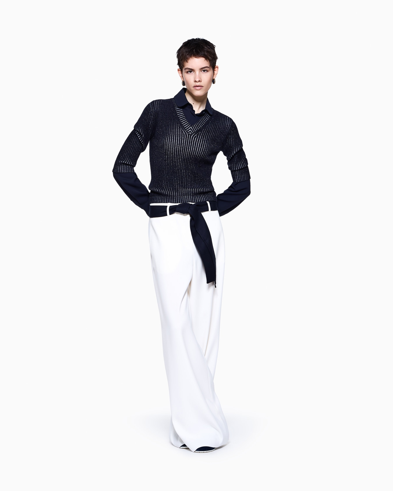 Virgin wool and viscose V-neck jumper Slide 7