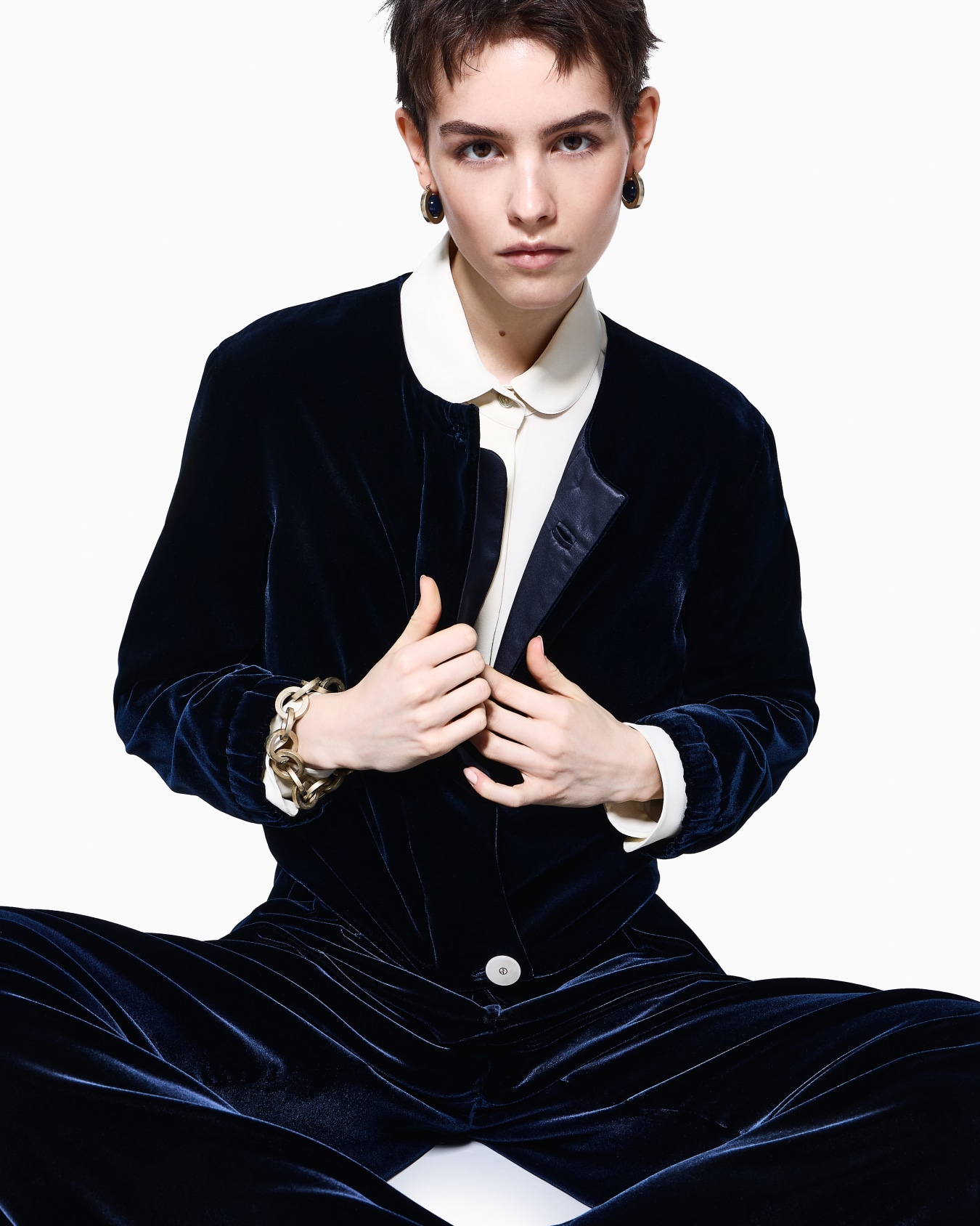 Double-darted velvet trousers Slide 7