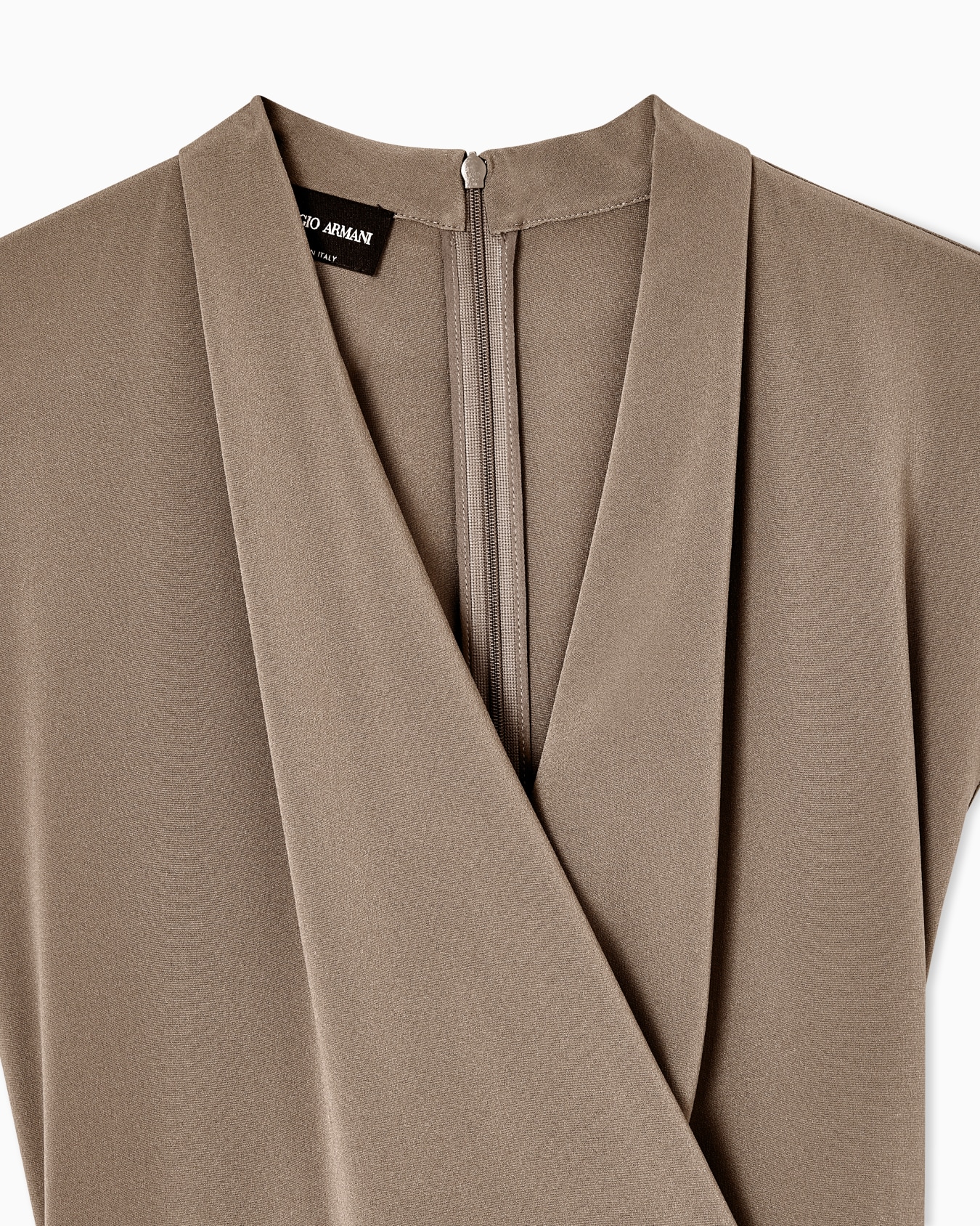 Long dress in silk-blend crêpe Slide 4